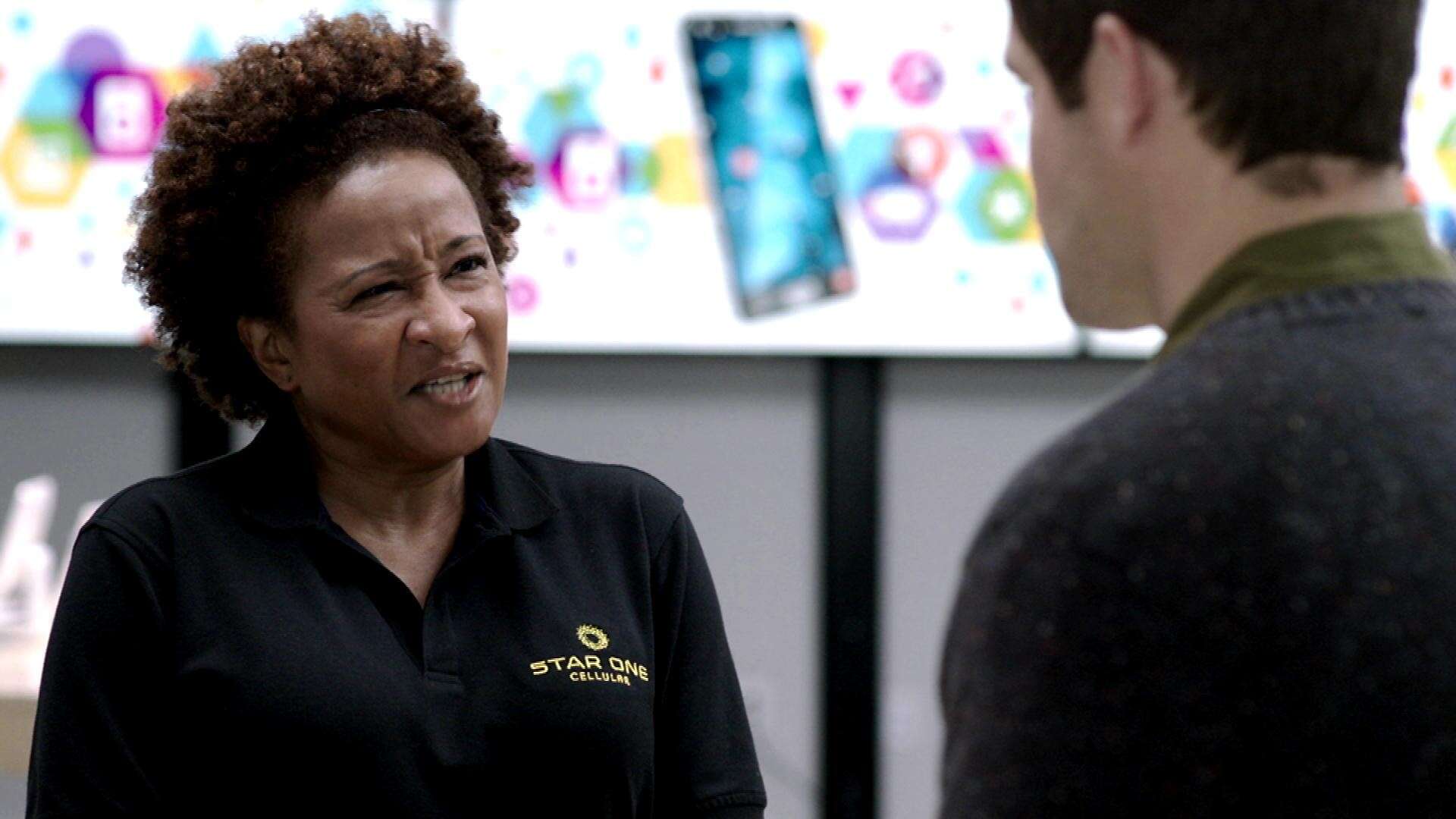 Wanda Sykes Accuses Adam Devine of Being a Cellphone