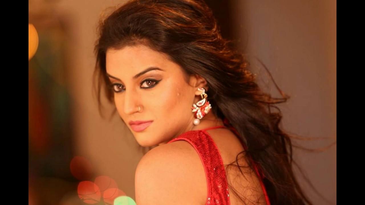 Download Akshara Singh With Wine Wallpaper | Wallpapers.com