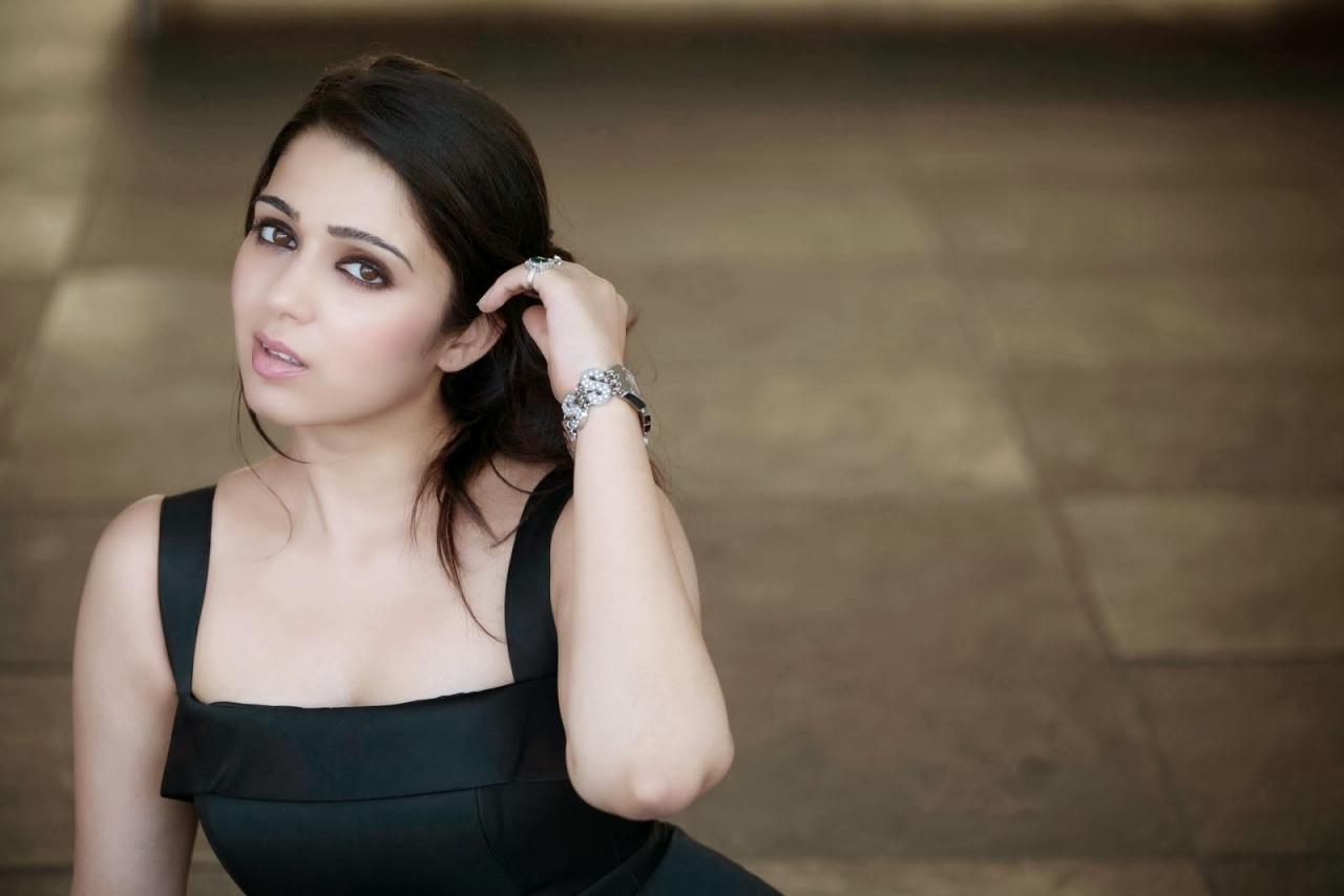 Charmi kaur hot Image