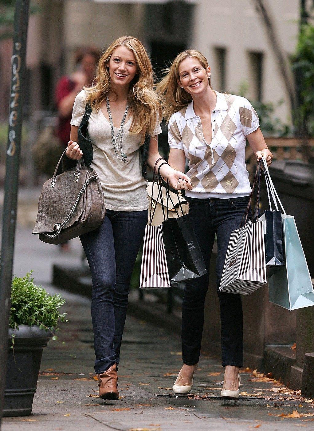 Serena (Blake Lively) and Lily Van der Woodsen were