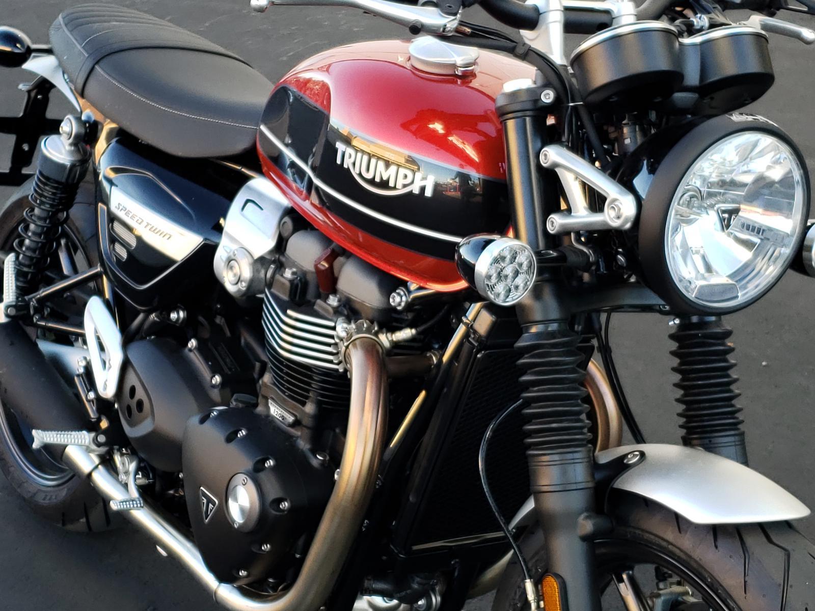 Triumph Speed Twin (2 Tone)