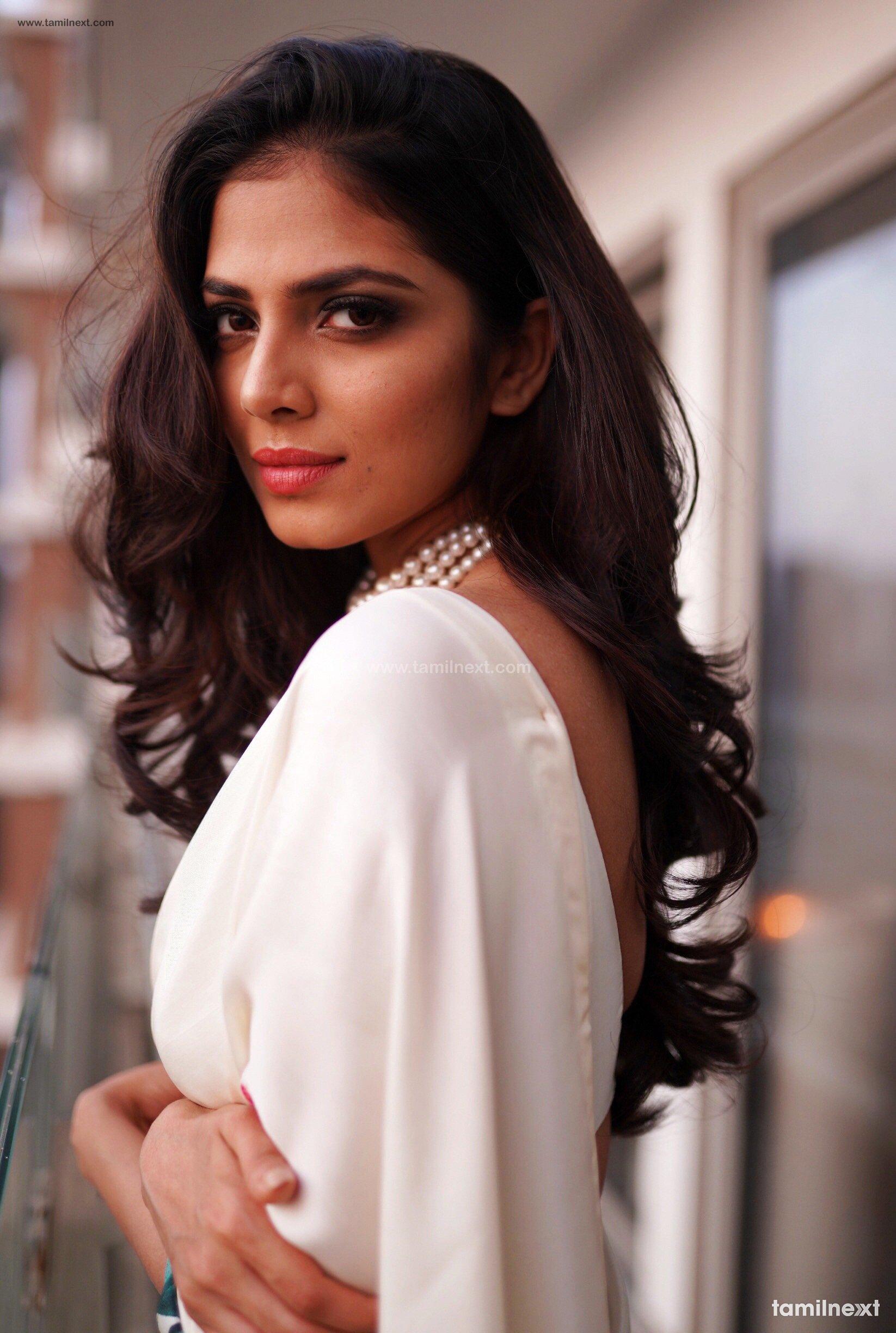 Actress Malavika Mohanan Hot Photo Shoot HD Image