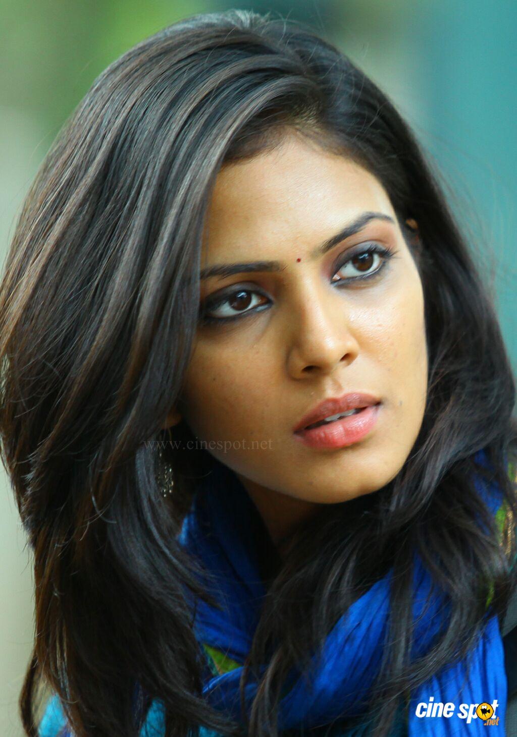 Malavika Mohanan Wallpapers - Wallpaper Cave