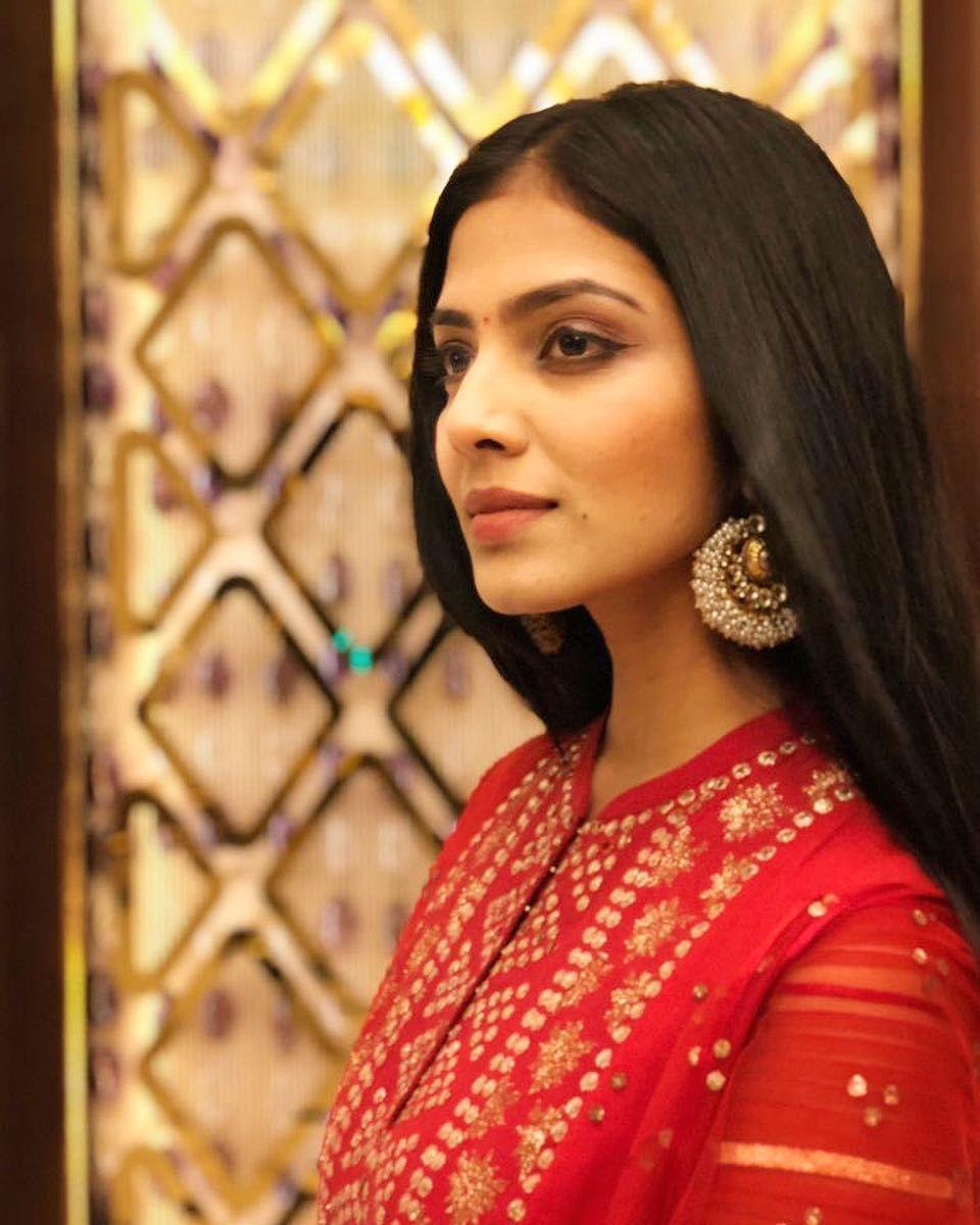 Actress Malavika Mohanan Latest Photo & Wallpaper