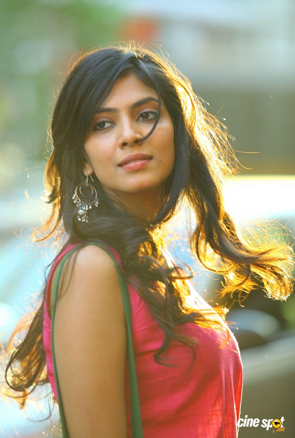 Malavika Mohanan Wallpapers - Wallpaper Cave