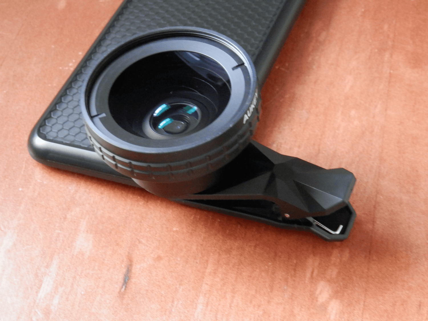 Aukey's Ora 2 In 1 Lens System For IPhone Helps Expand Your