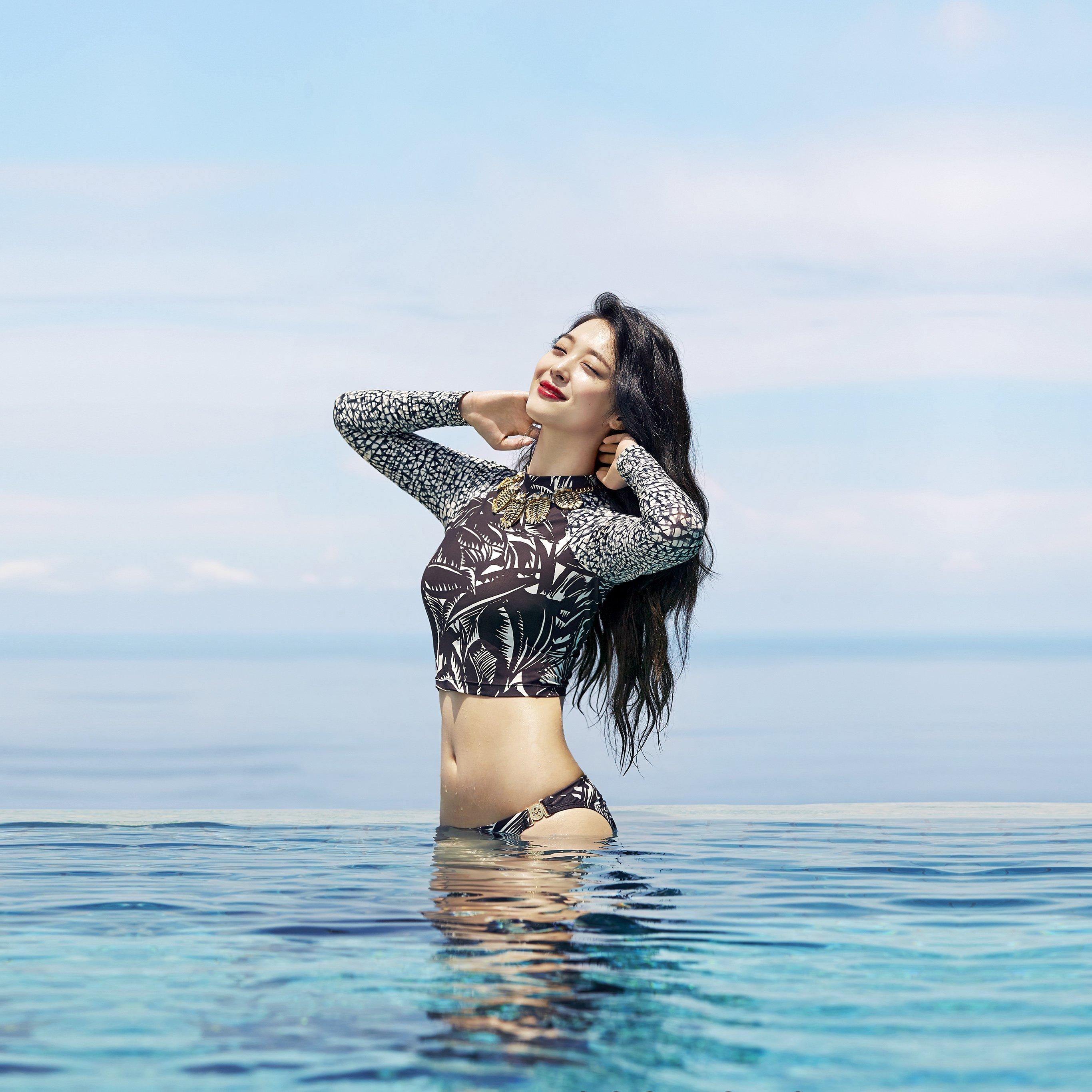 Sulli Bikini Pool Kpop Idol Beach