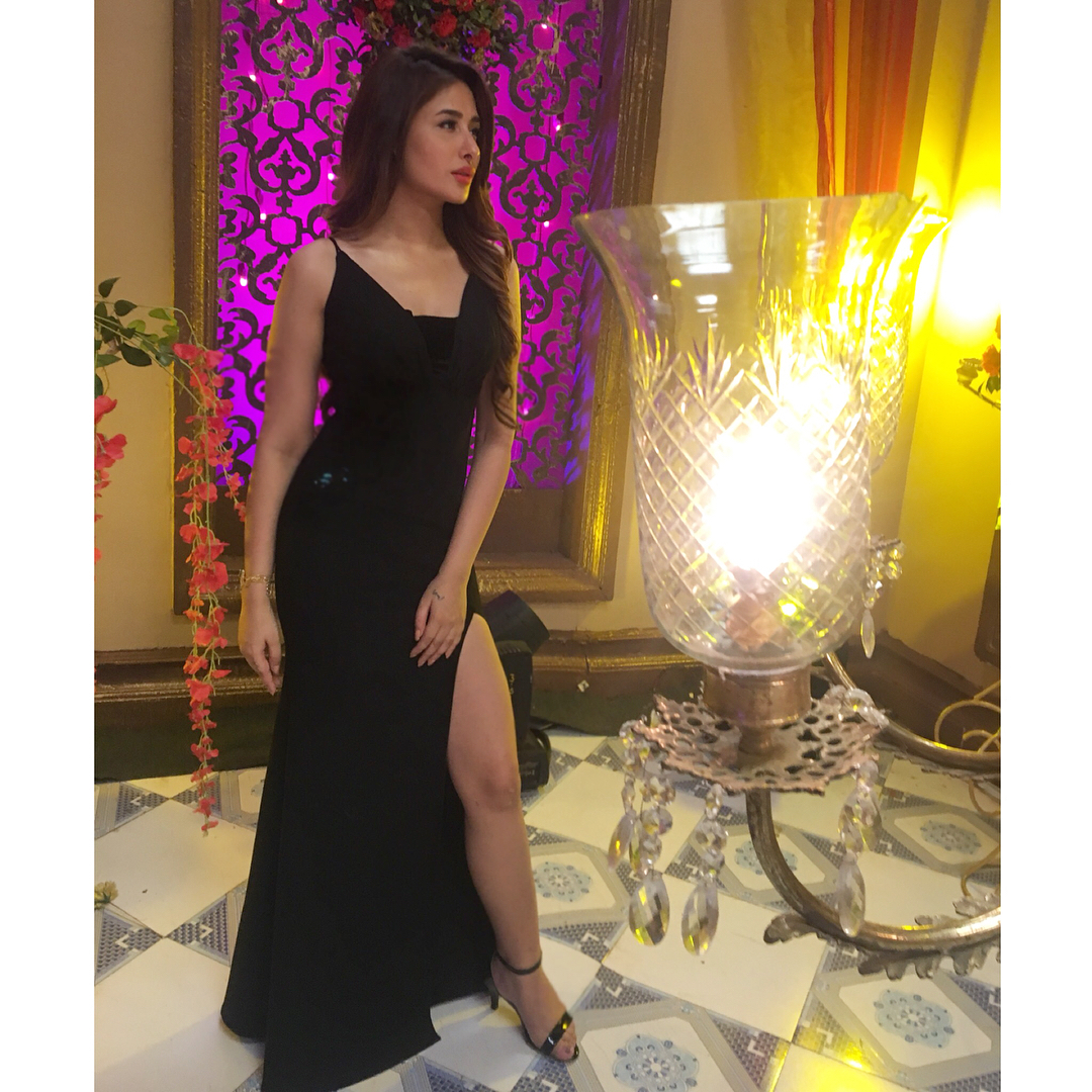 Mahira Sharma's Feet << wikiFeet