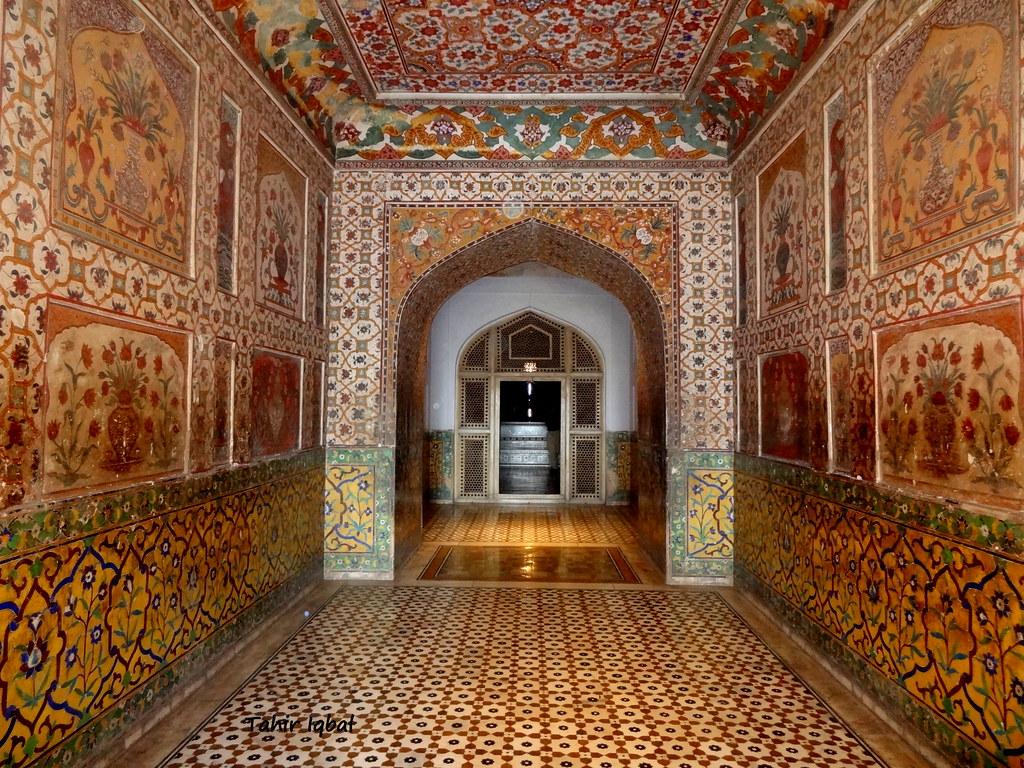 Tomb Of Mughal Emperor Jahangir