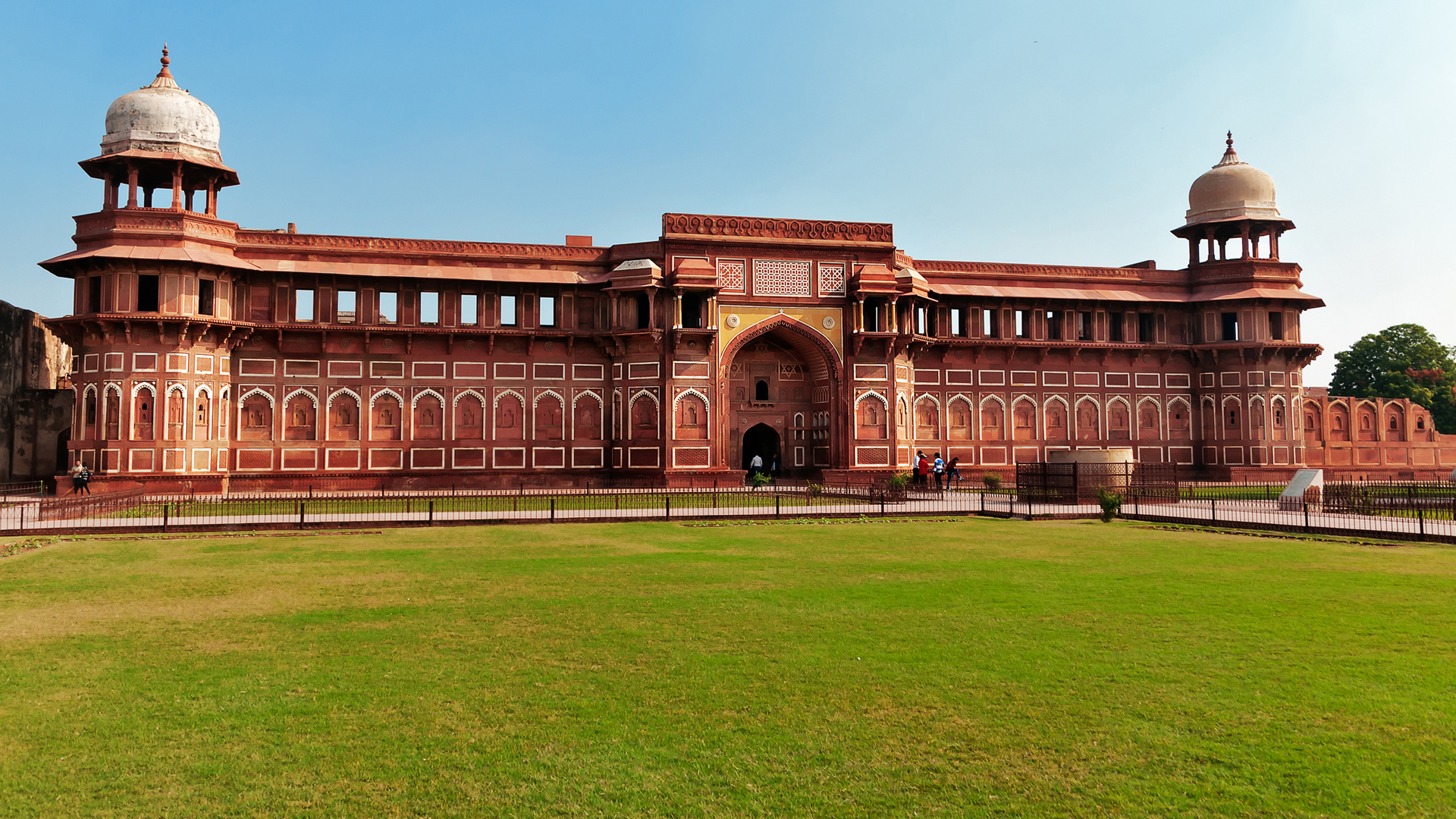 Explore the Agra Fort. A UNESCO World Heritage Site