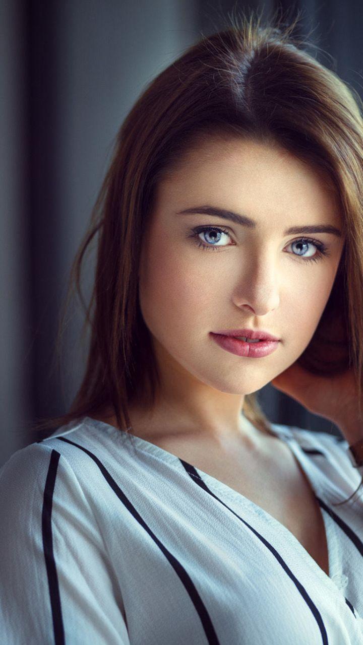 Looking Straight, Beautiful, Blue Eyes, Woman, Wallpaper