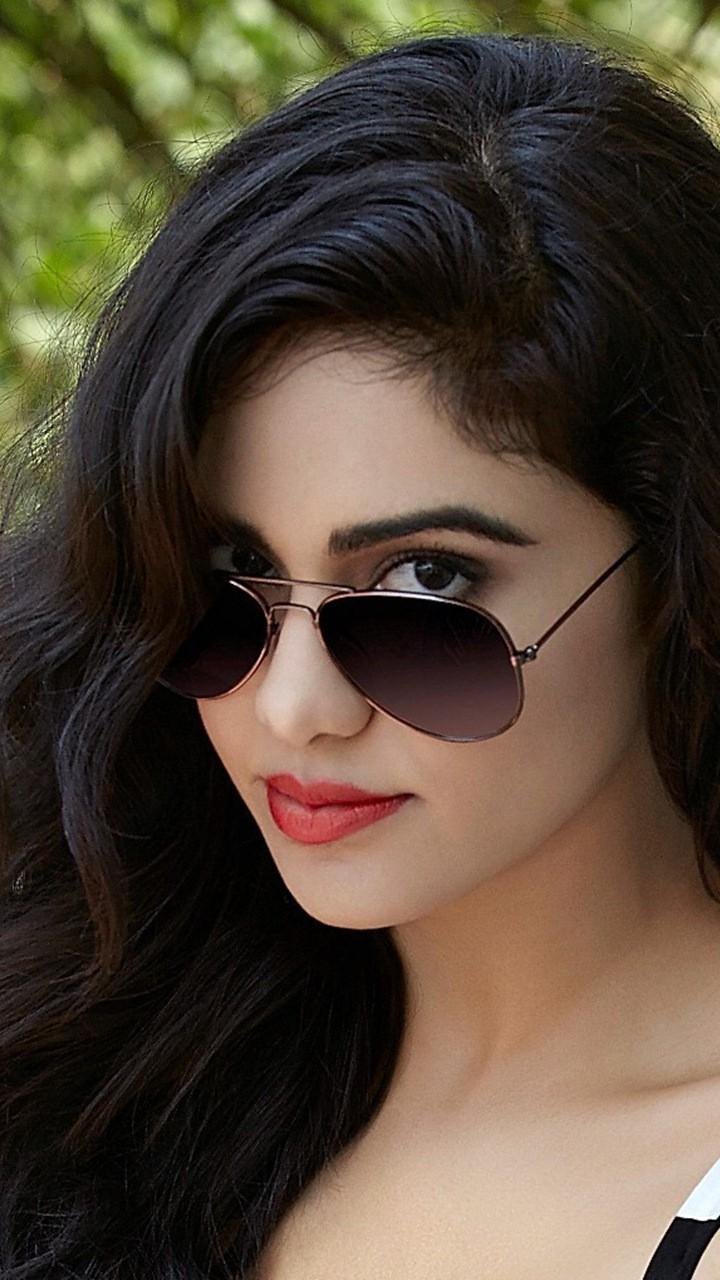 Indian Girl Celebrity Background Wallpaper 20996