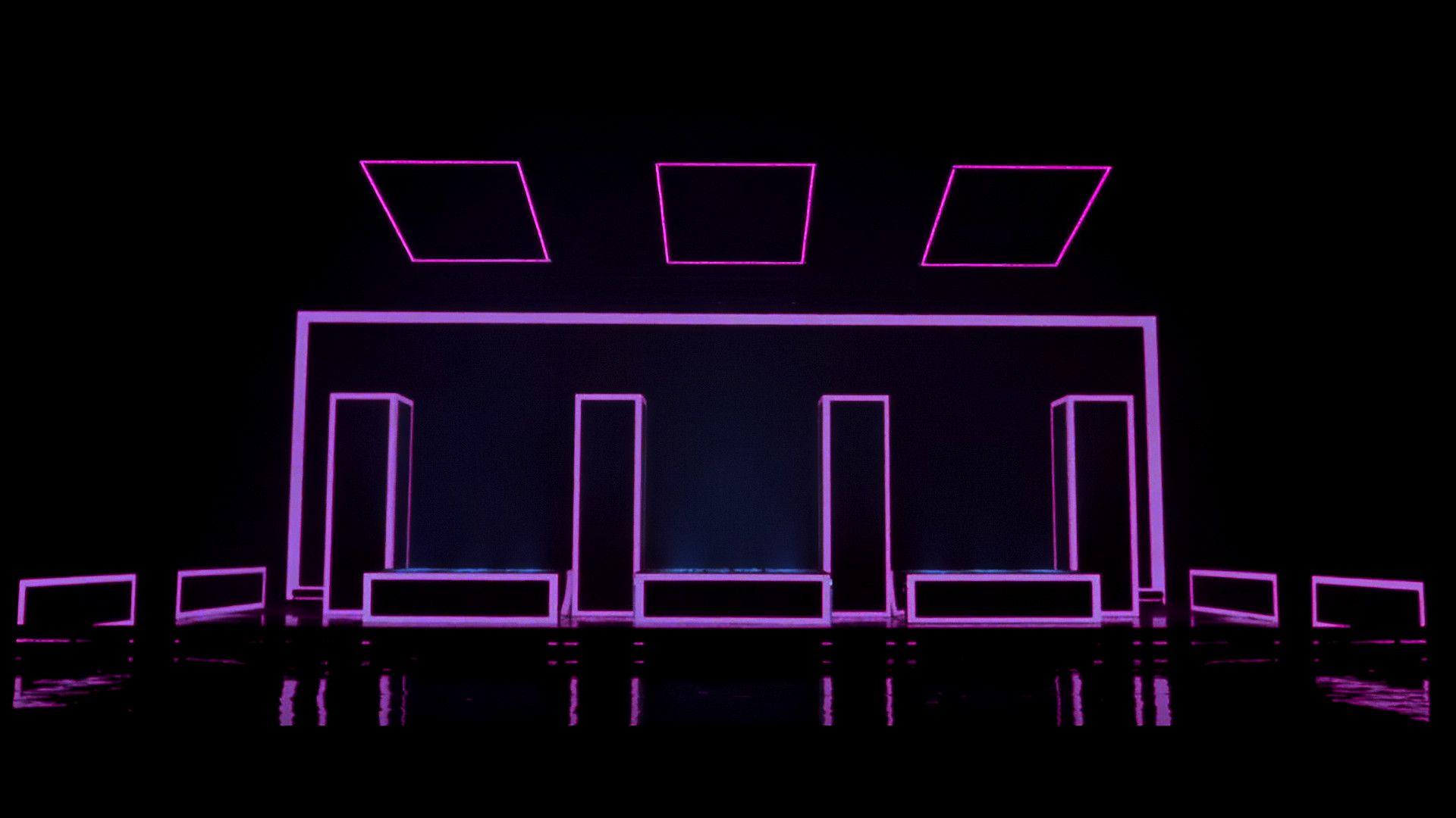 The 1975! empty stage lo. Musica in 2019