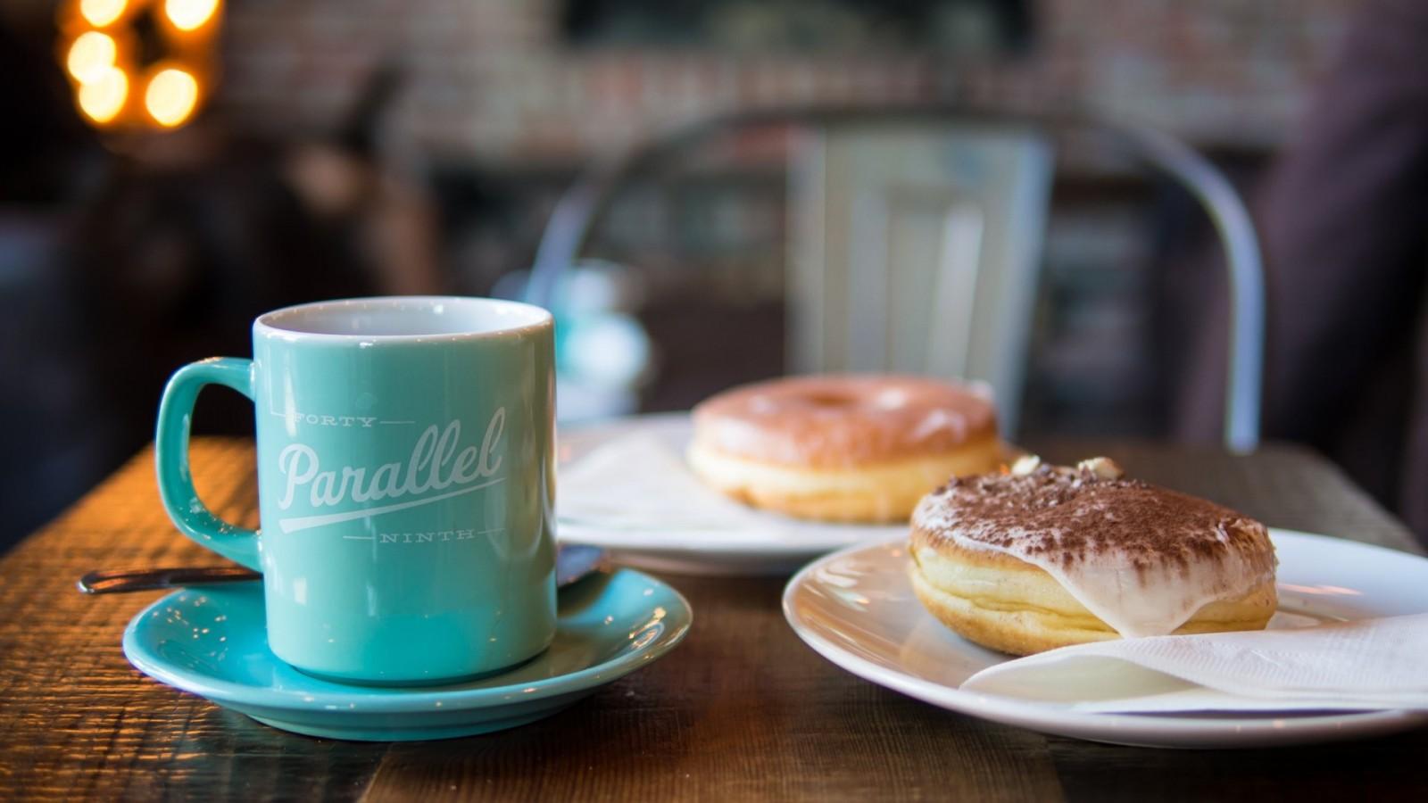 Tiramisu & Glazed Donut HD Photography Wallpaper 1600x900