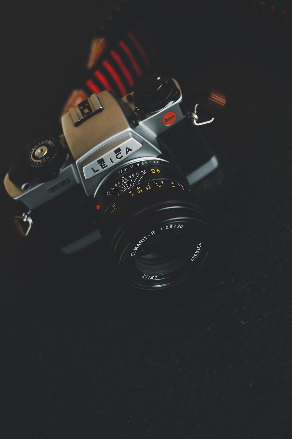This is a Leica R7 (Year: 1994)