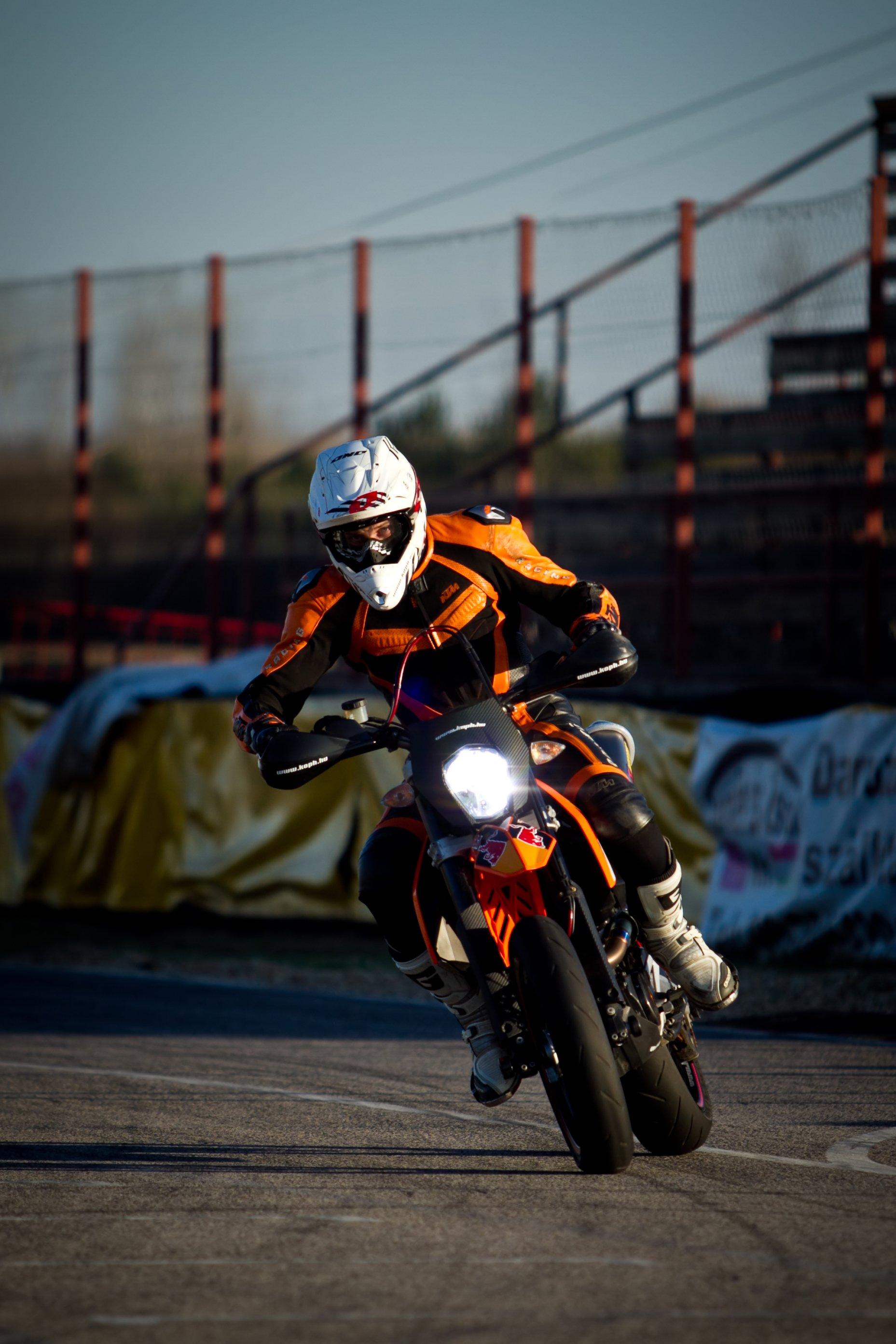 KTM 690 SMC Supermoto wallpaperx2785