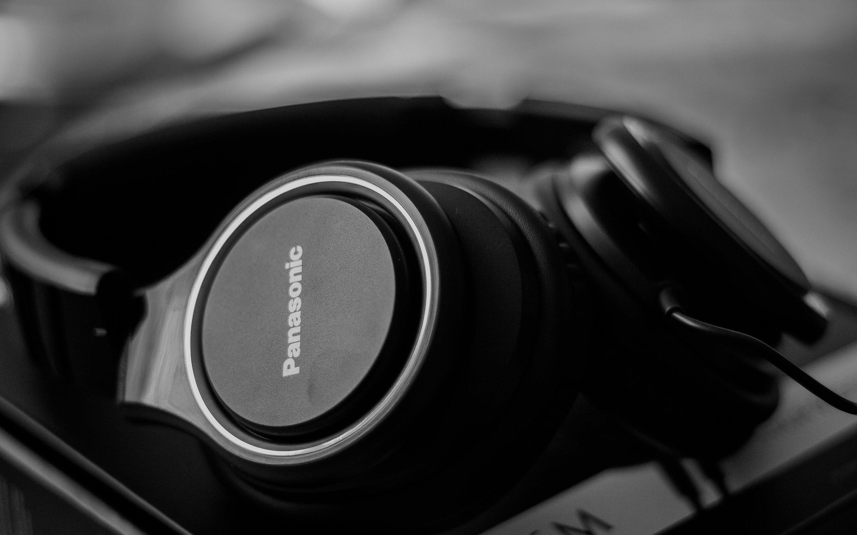 Download Blur Black and White Headset Audio with Panasonic