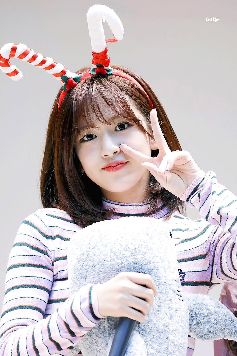 Mokdong Kobaco hall fan signing #yujin #izone. Kpop, Jins