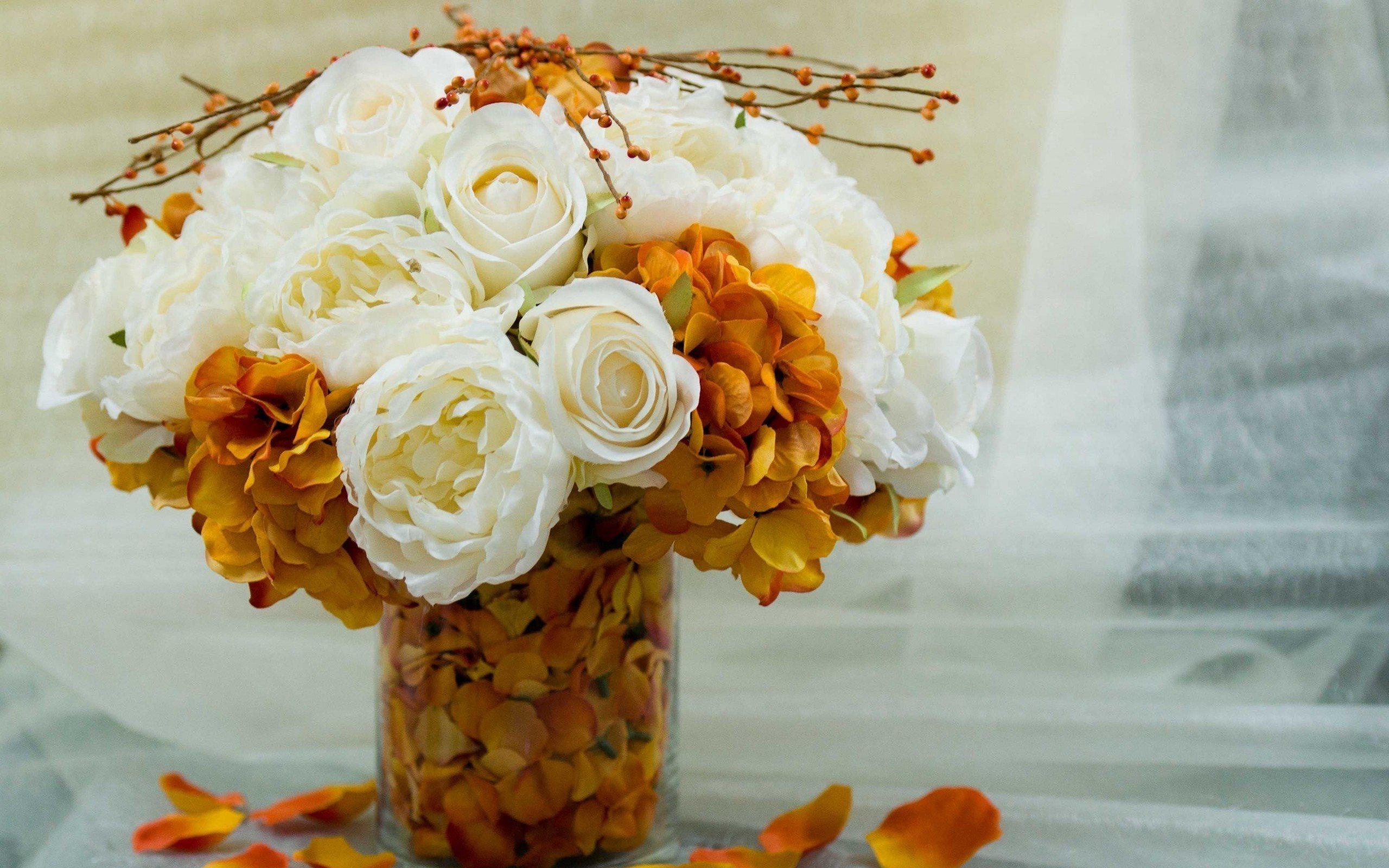 Download wallpaper autumn bouquet, white roses, beautiful