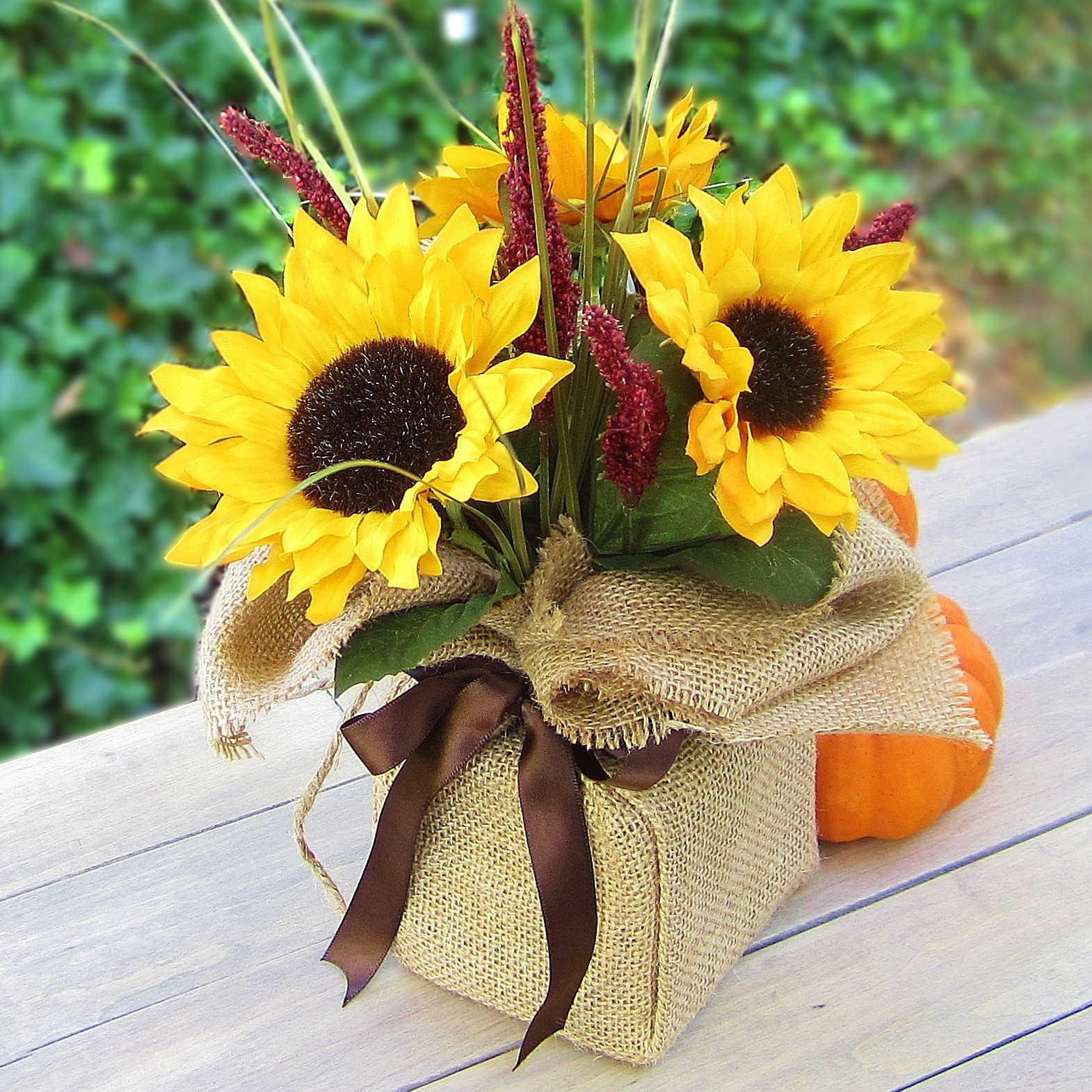 Designs: Sunflower Autumn Bouquet wrapped in burlap
