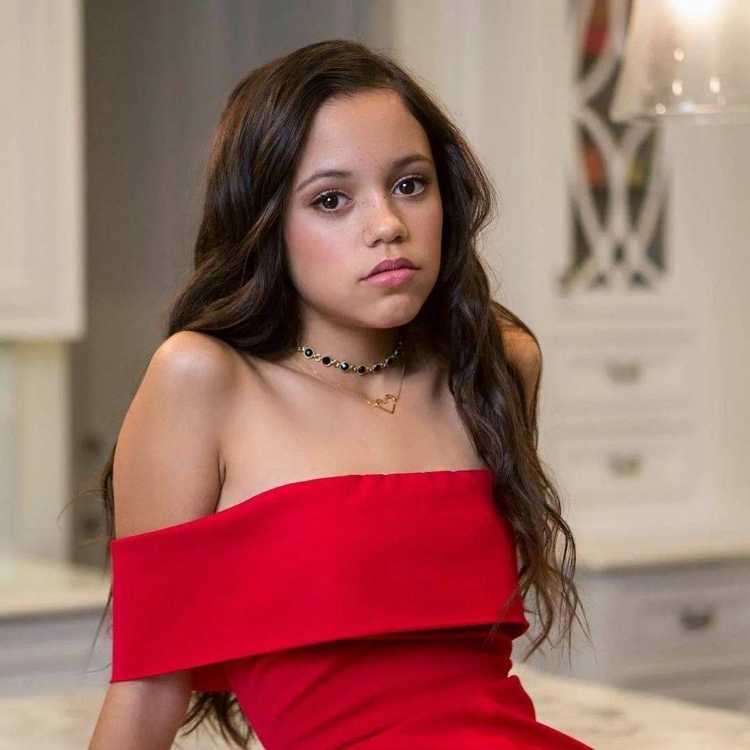 Jenna ortega +18
