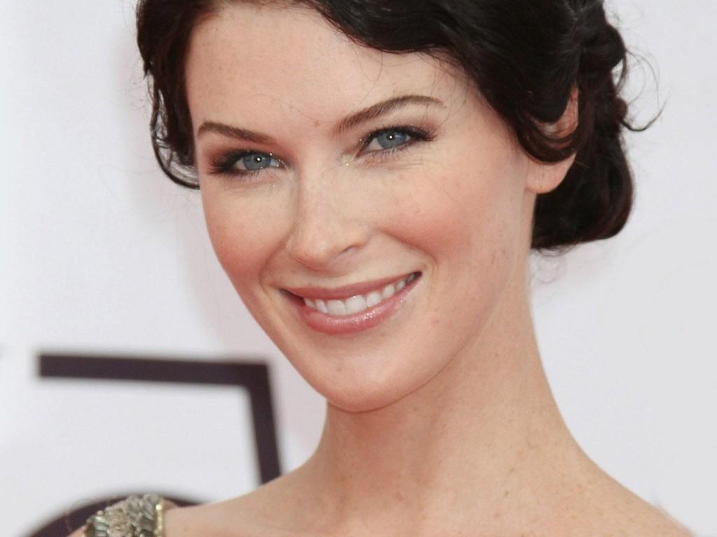 Download 1024x768 Bridget Regan wallpaper