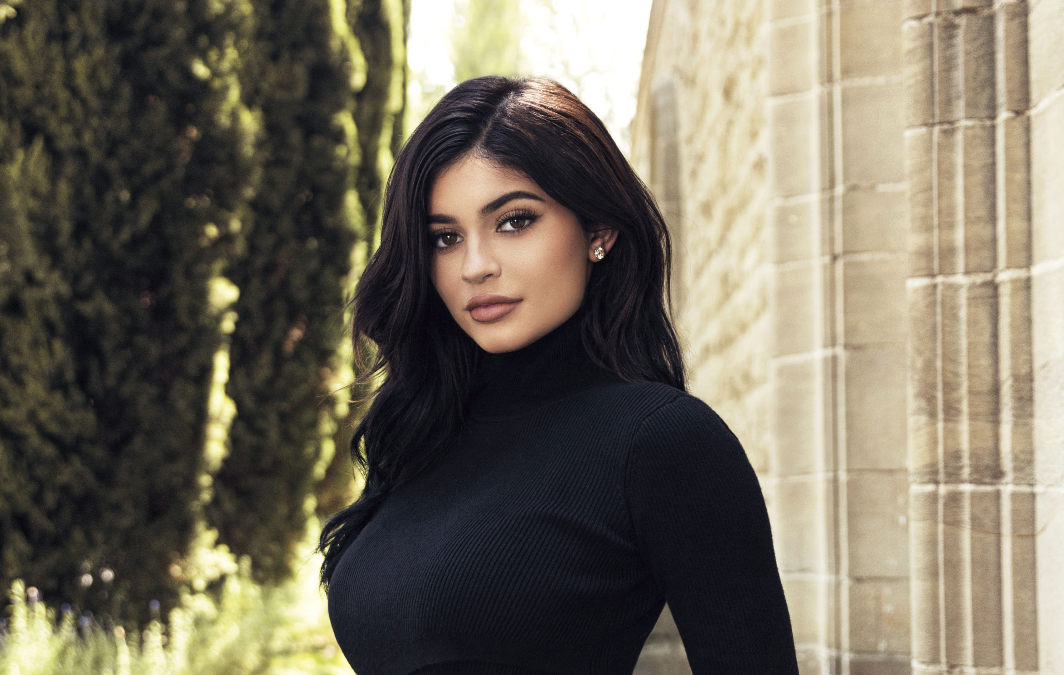 Kylie Jenner HD Wallpaper