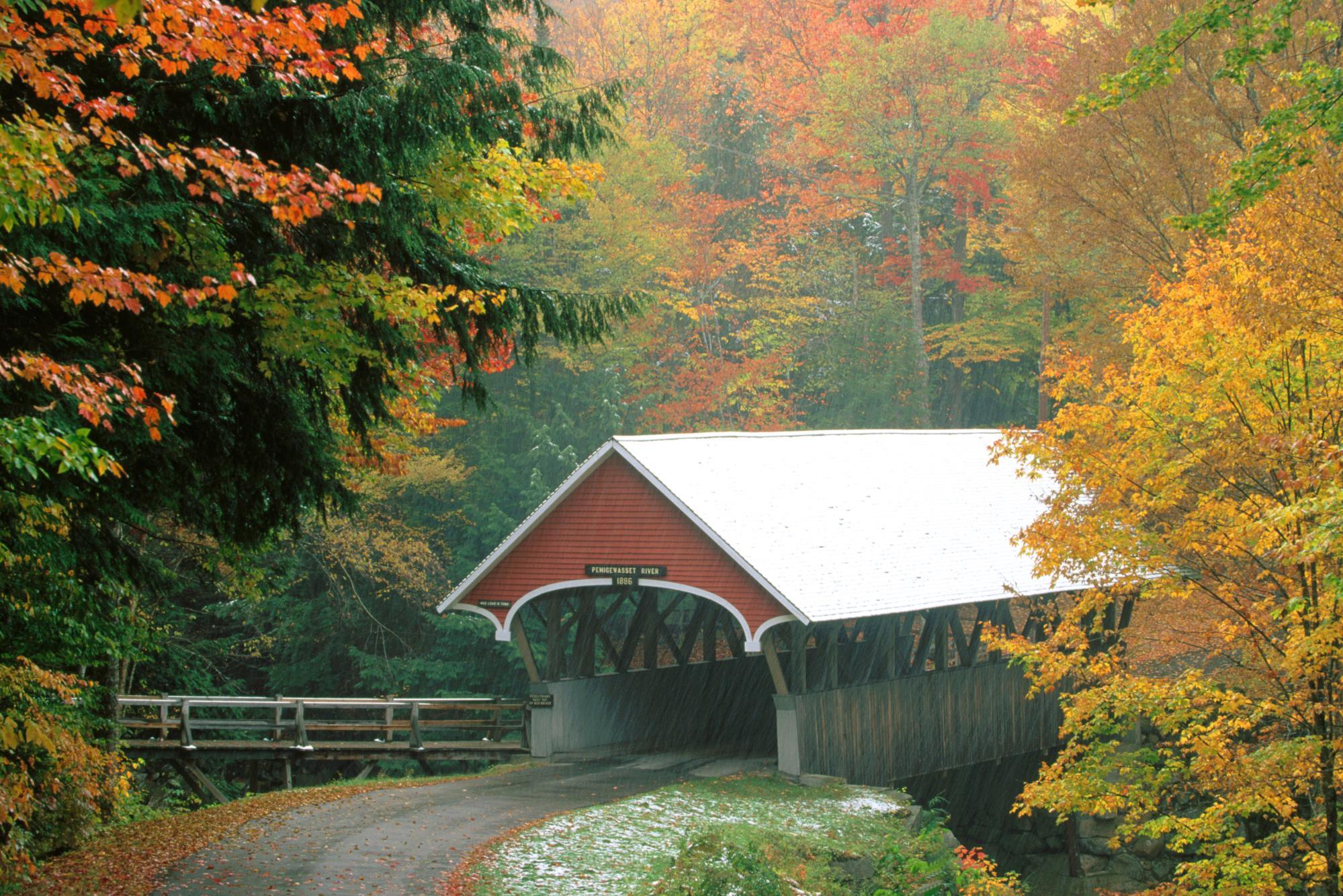 Covered Bridge in Autumn HD Wallpaper