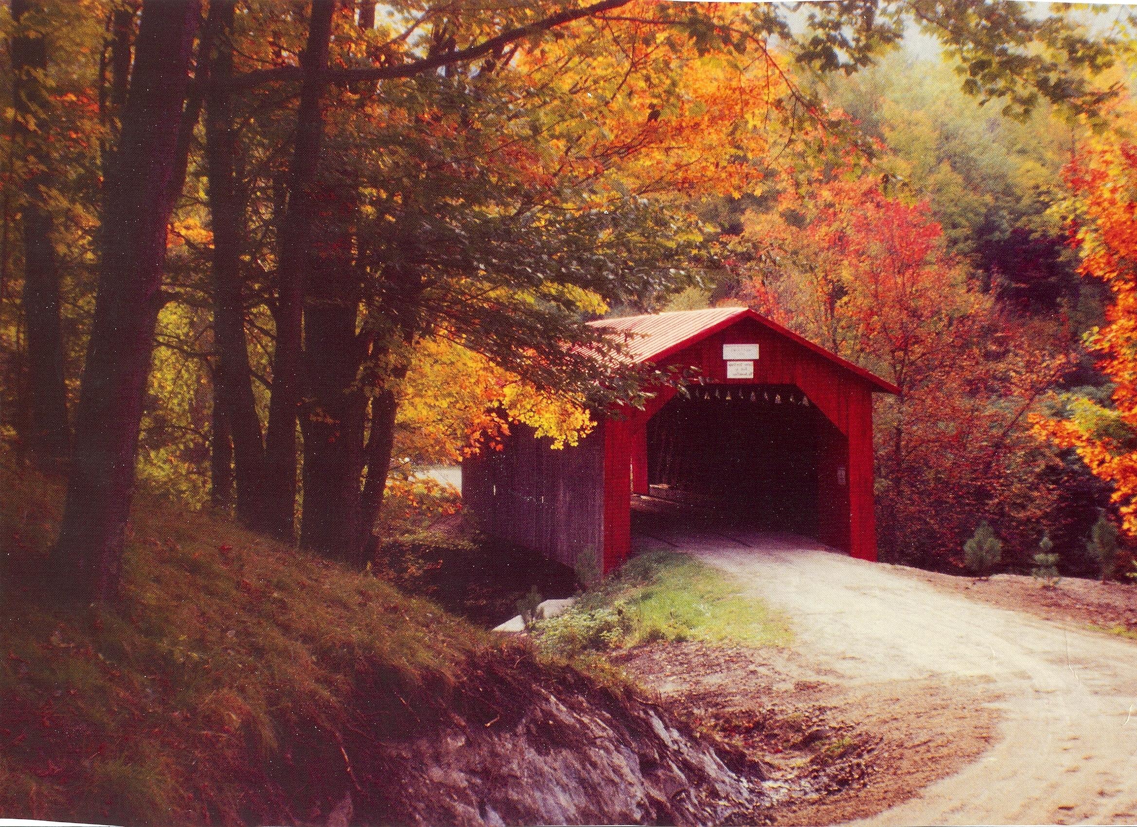 Covered Bridge In Autumn wallpaper