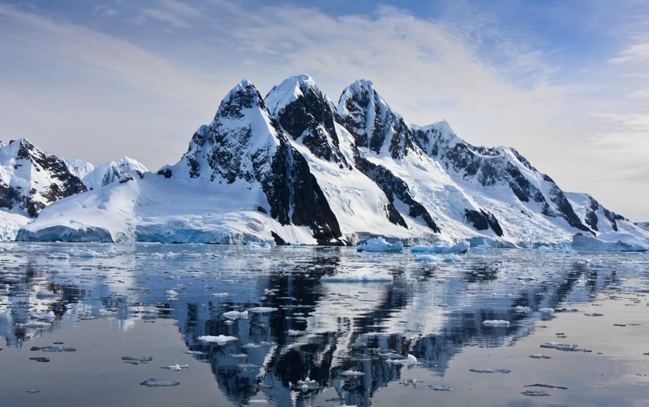 Snow Mountain Lake Reflection wallpaper. Snow Mountain