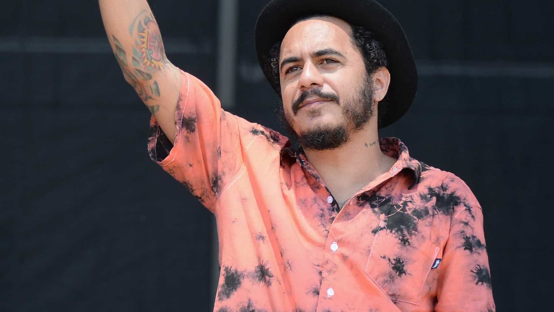 Marcelo D2 é acusado de racismo após tweet sobre amigo de