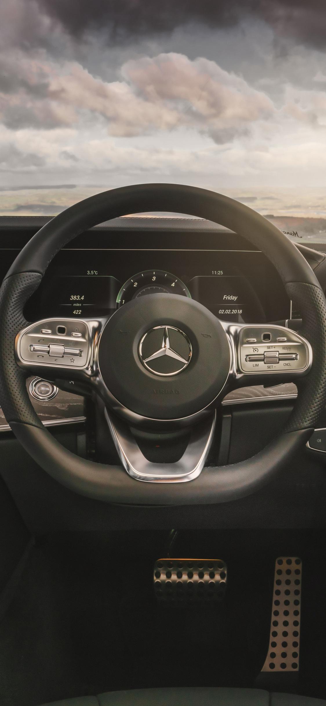 Mercedes Benz CLS 400 D AMG Interior iPhone XS