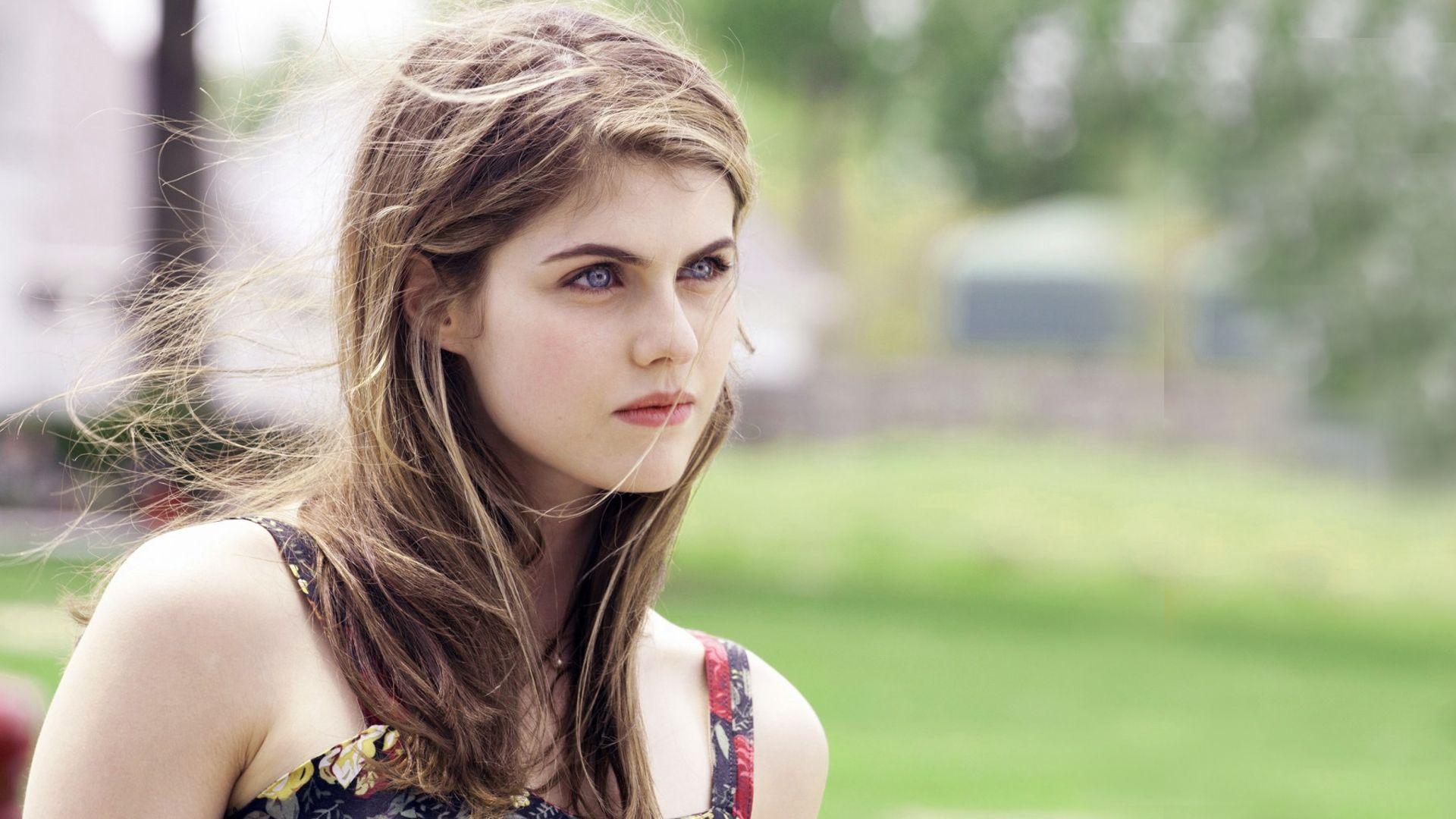 Alexandra Daddario Wallpaper
