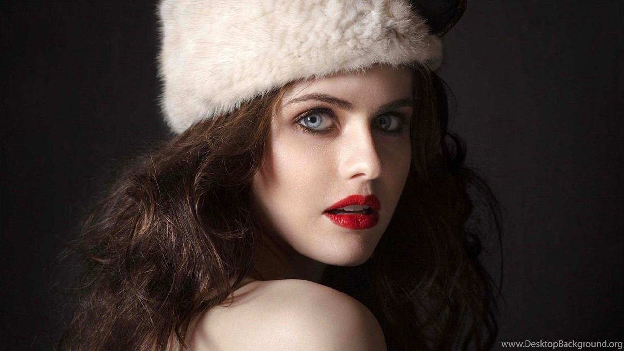 Alexandra Daddario Actress Wallpaper DreamLoveWallpaper