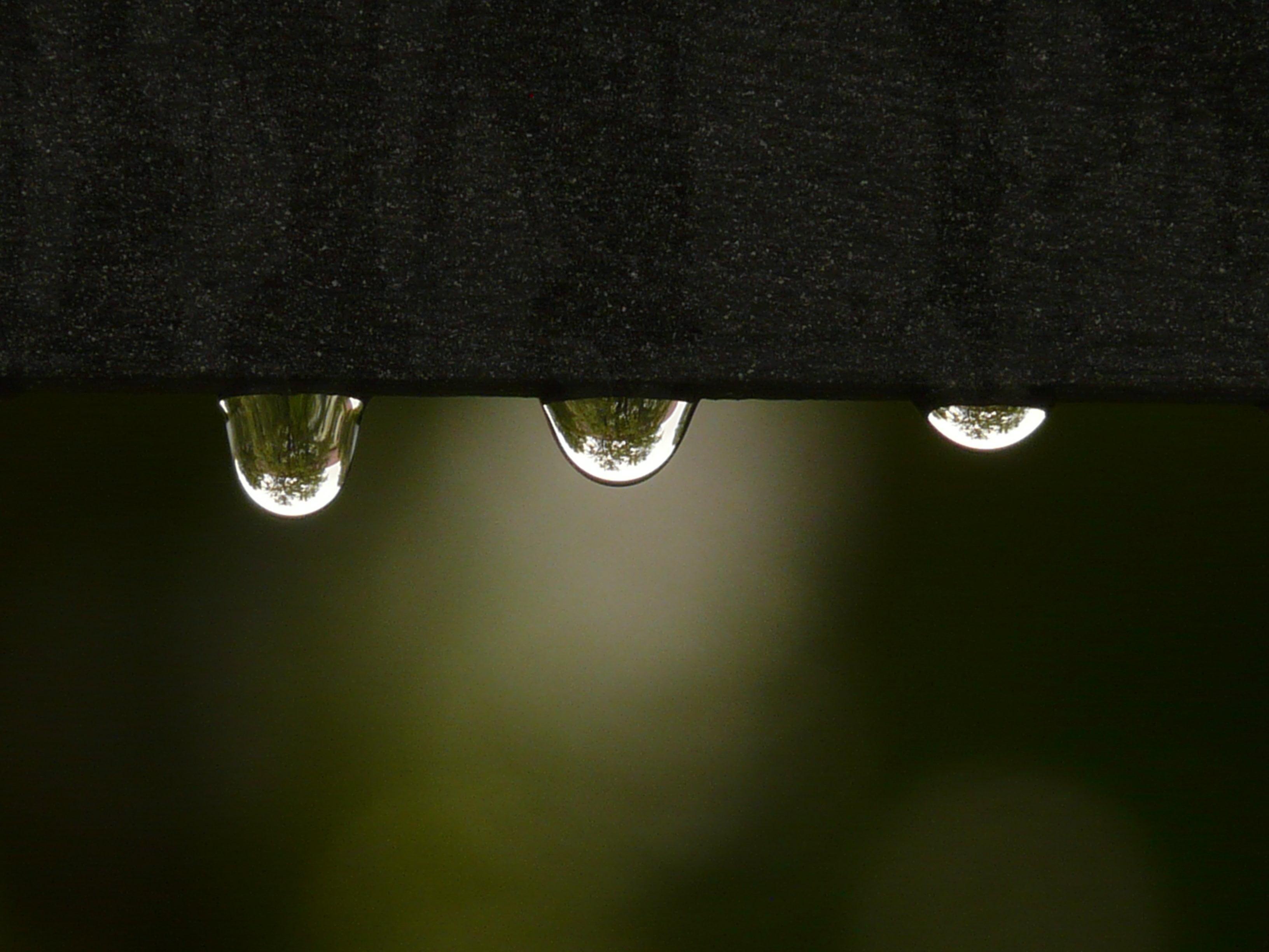 Water droplets under black metal part HD wallpaper