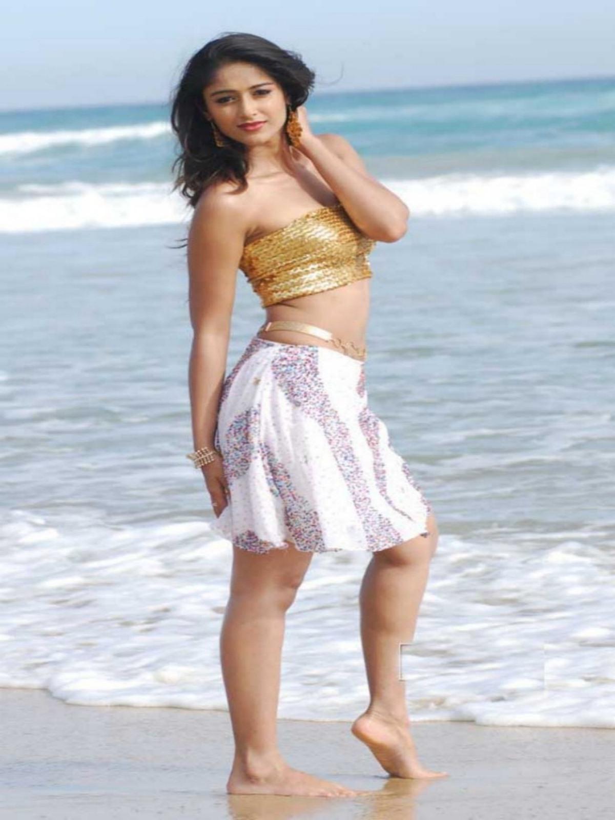 Ileana Hot Navel Photo On Beach