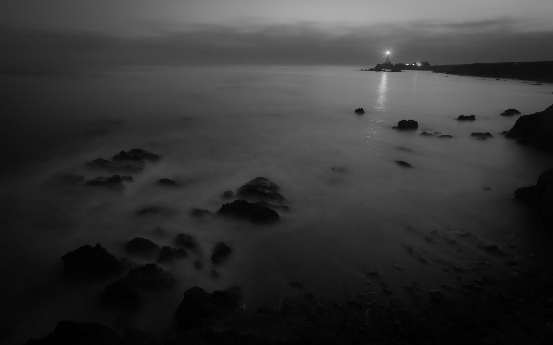 Black and White Lighthouse Wallpaper at