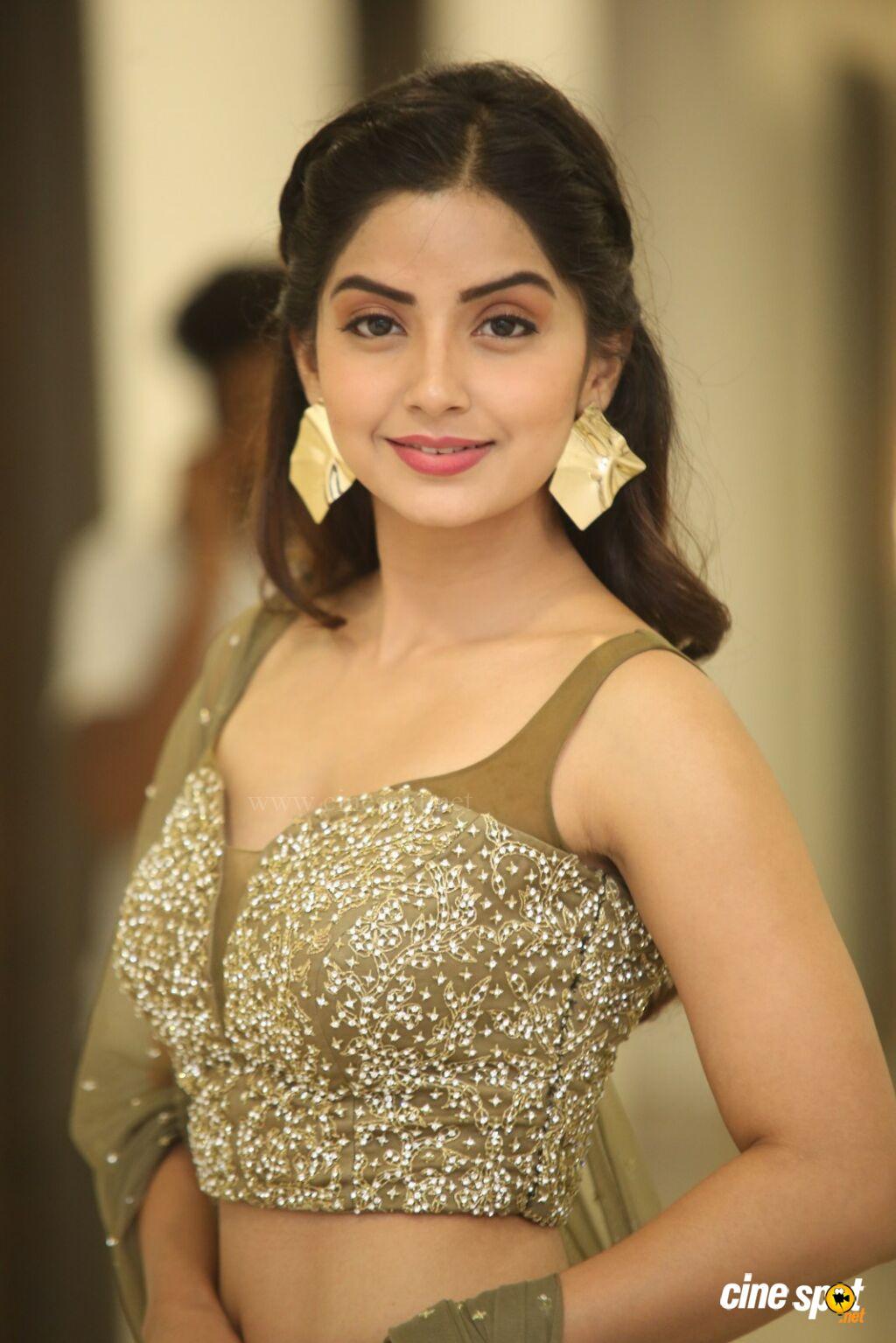Kashmira Pardeshi photo