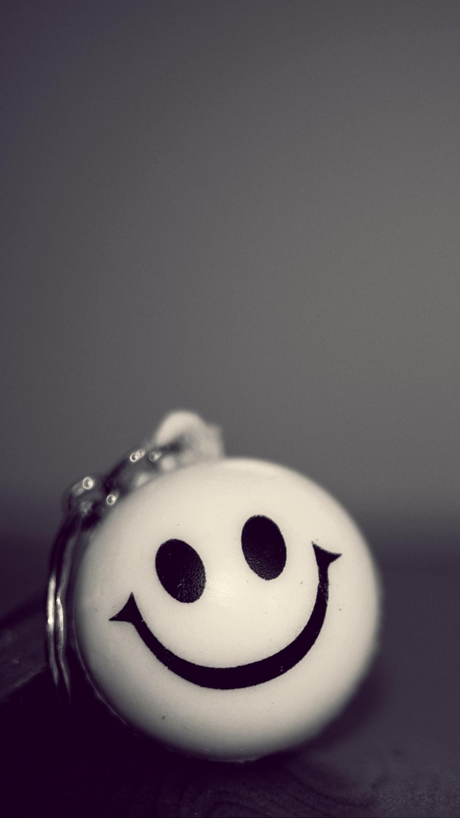 Download wallpaper 938x1668 smiley, smile, bw, keychain