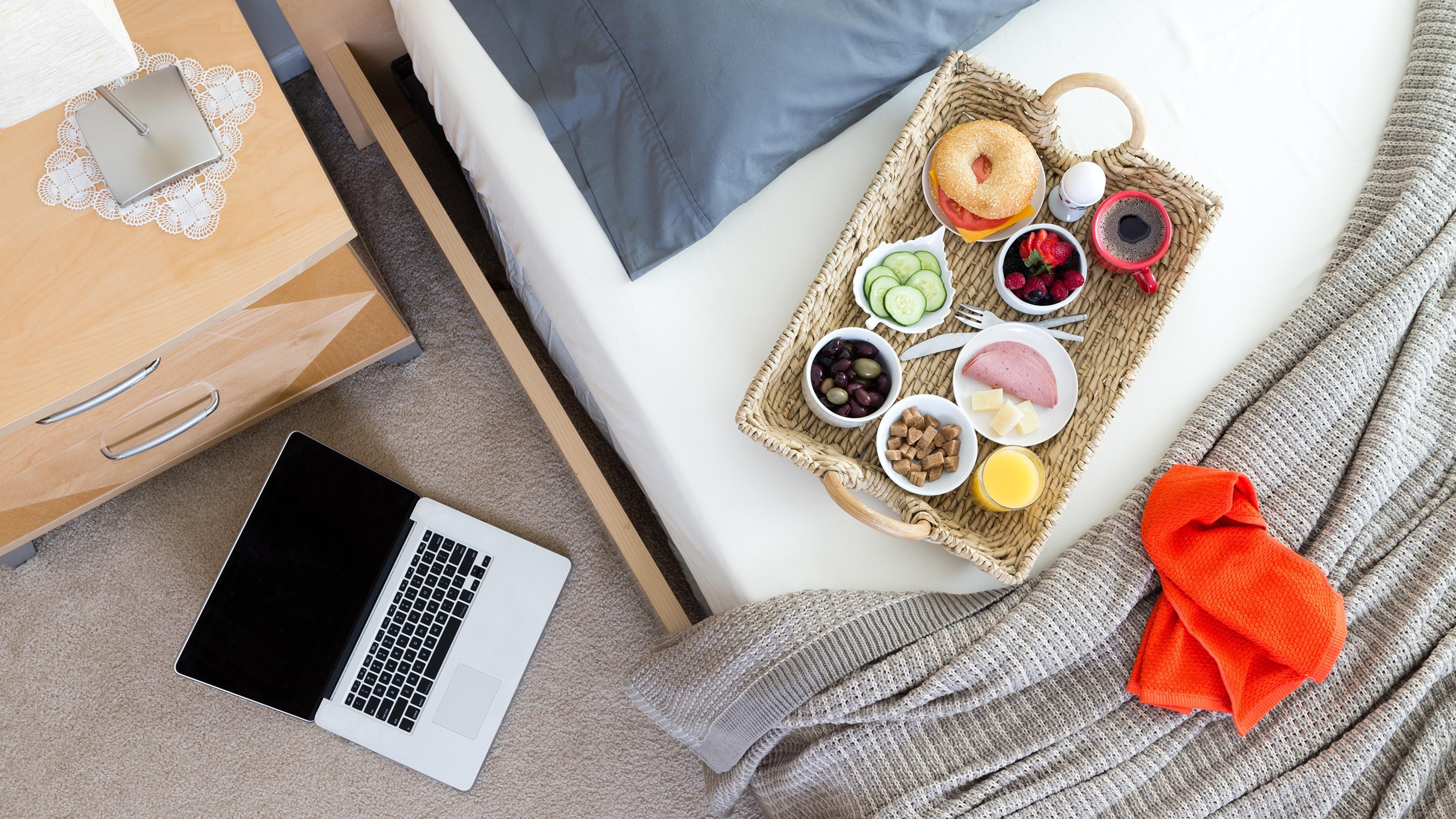 Wallpaper Laptops Breakfast Bed Food 3840x2160