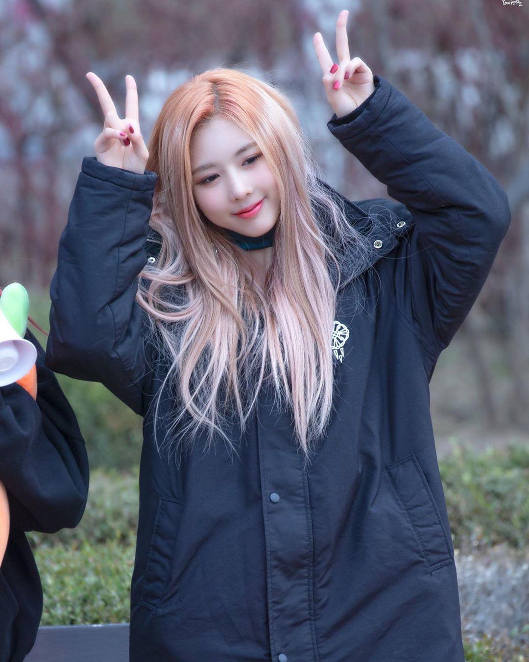 image tagged with #siyeon on instagram