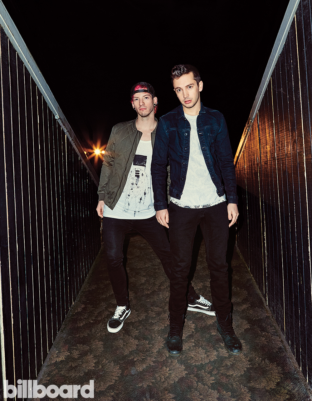 Twenty One Pilots Glowing Eyes Wallpapers Wallpaper Cave