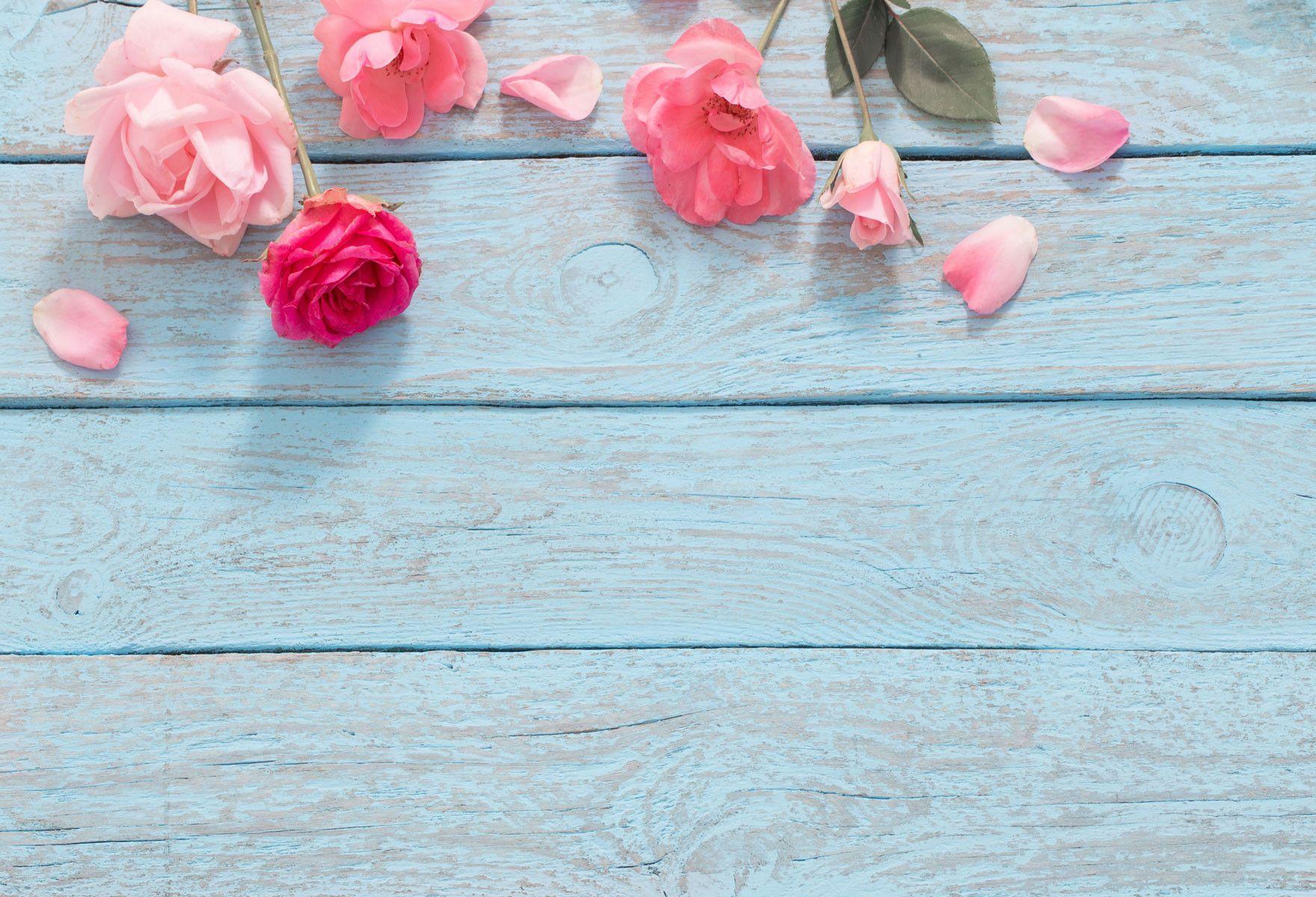 Wood and flowers wallpaper
