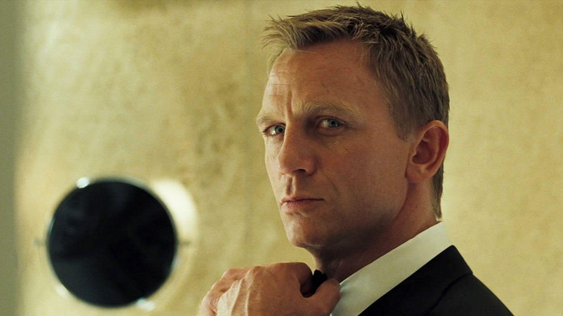 Bond 25 dramatic new look shows a bloodied Daniel Craig