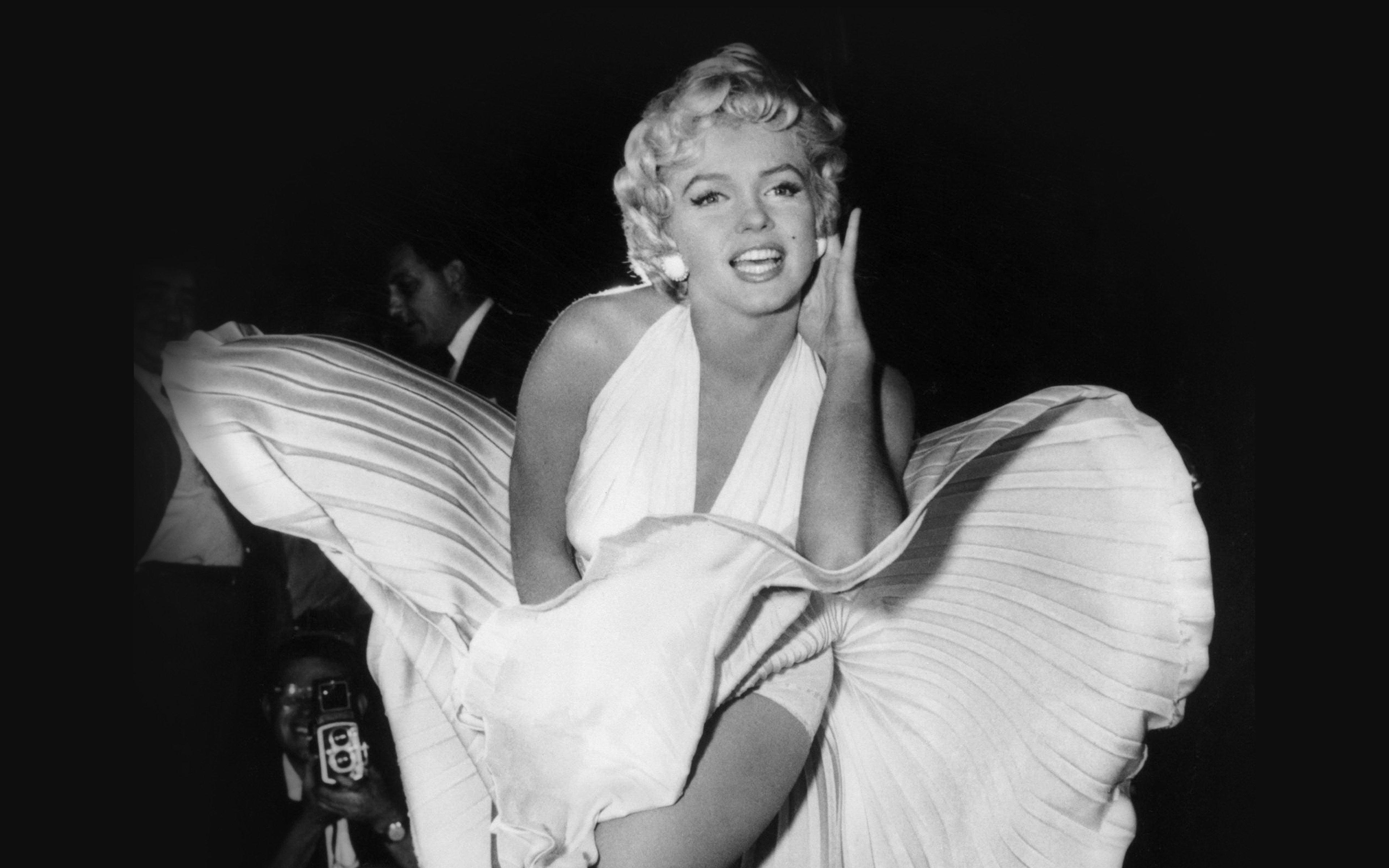 Marilyn Monroe Dark Bw Celebrity Wallpaper