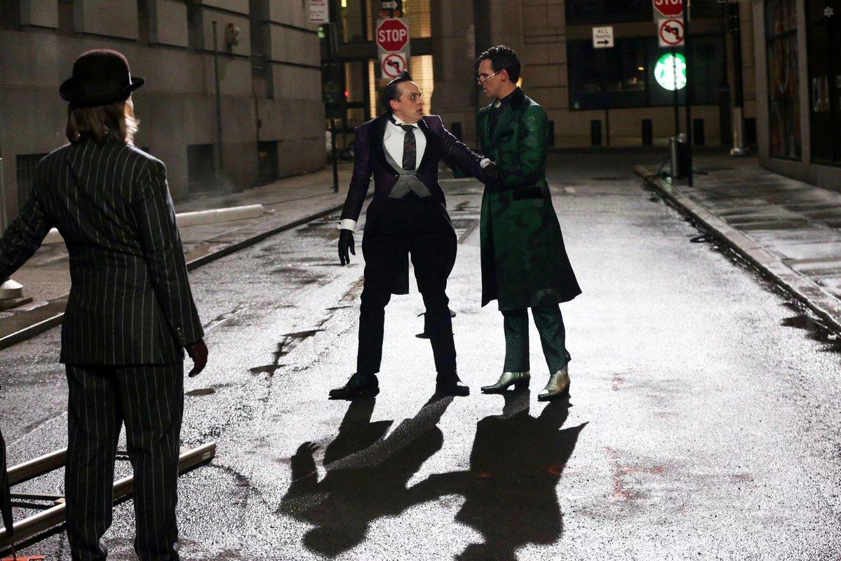 Penguin And Riddler Wear Their Classic Costumes In Gotham