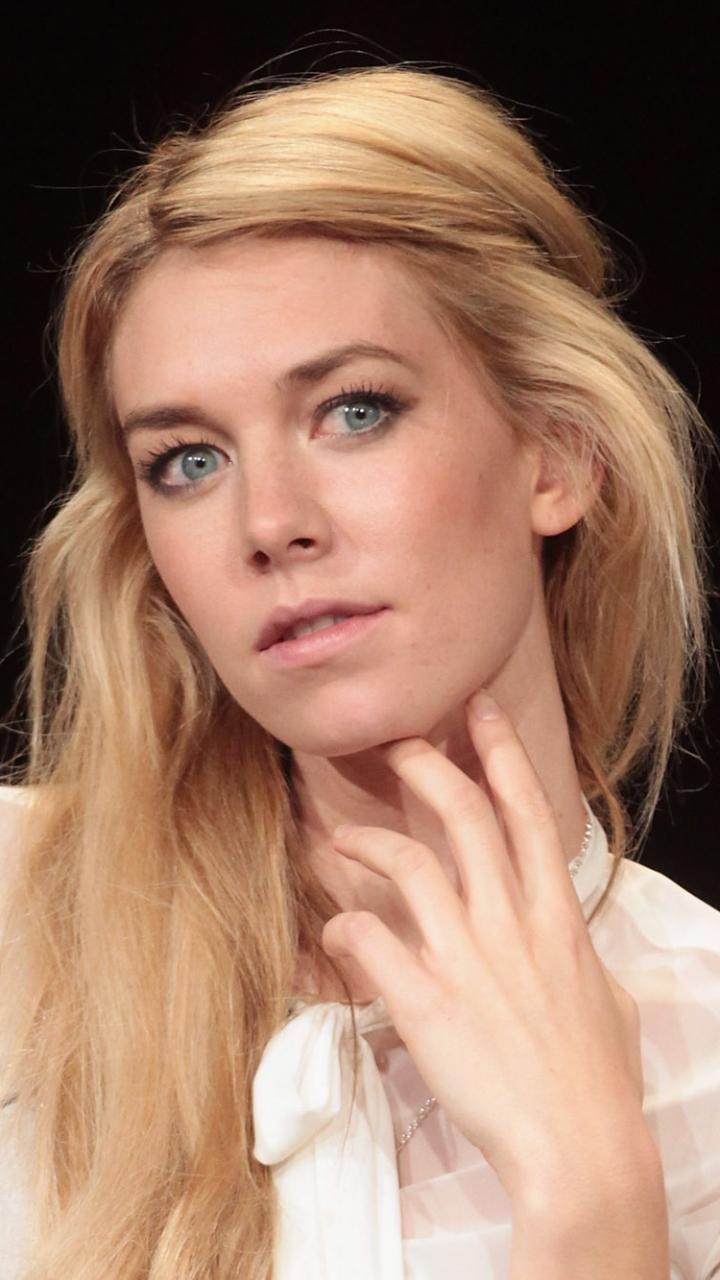 Celebrity Vanessa Kirby (720x1280) Wallpaper