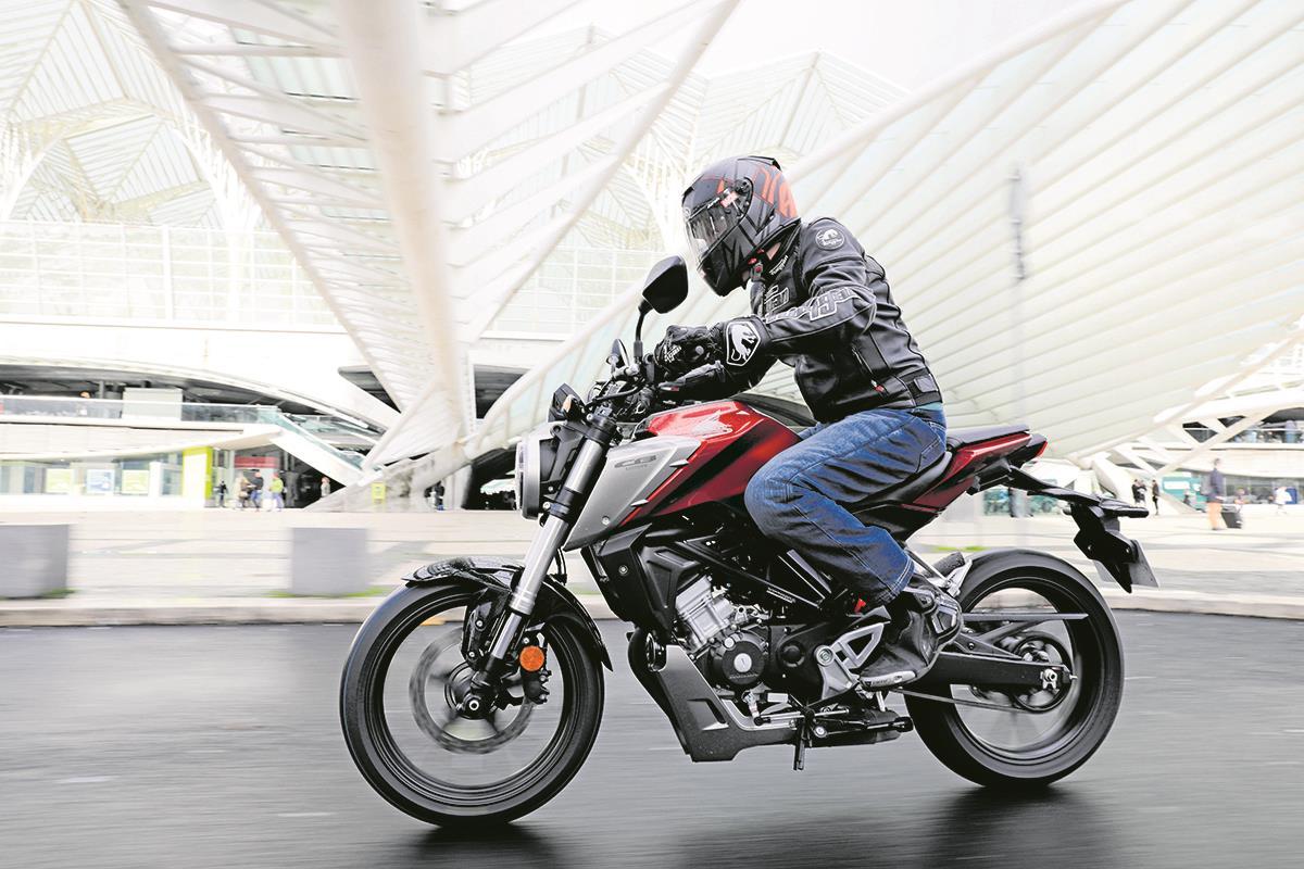 HONDA CB125R (2018 On) Review. Speed, Specs & Prices
