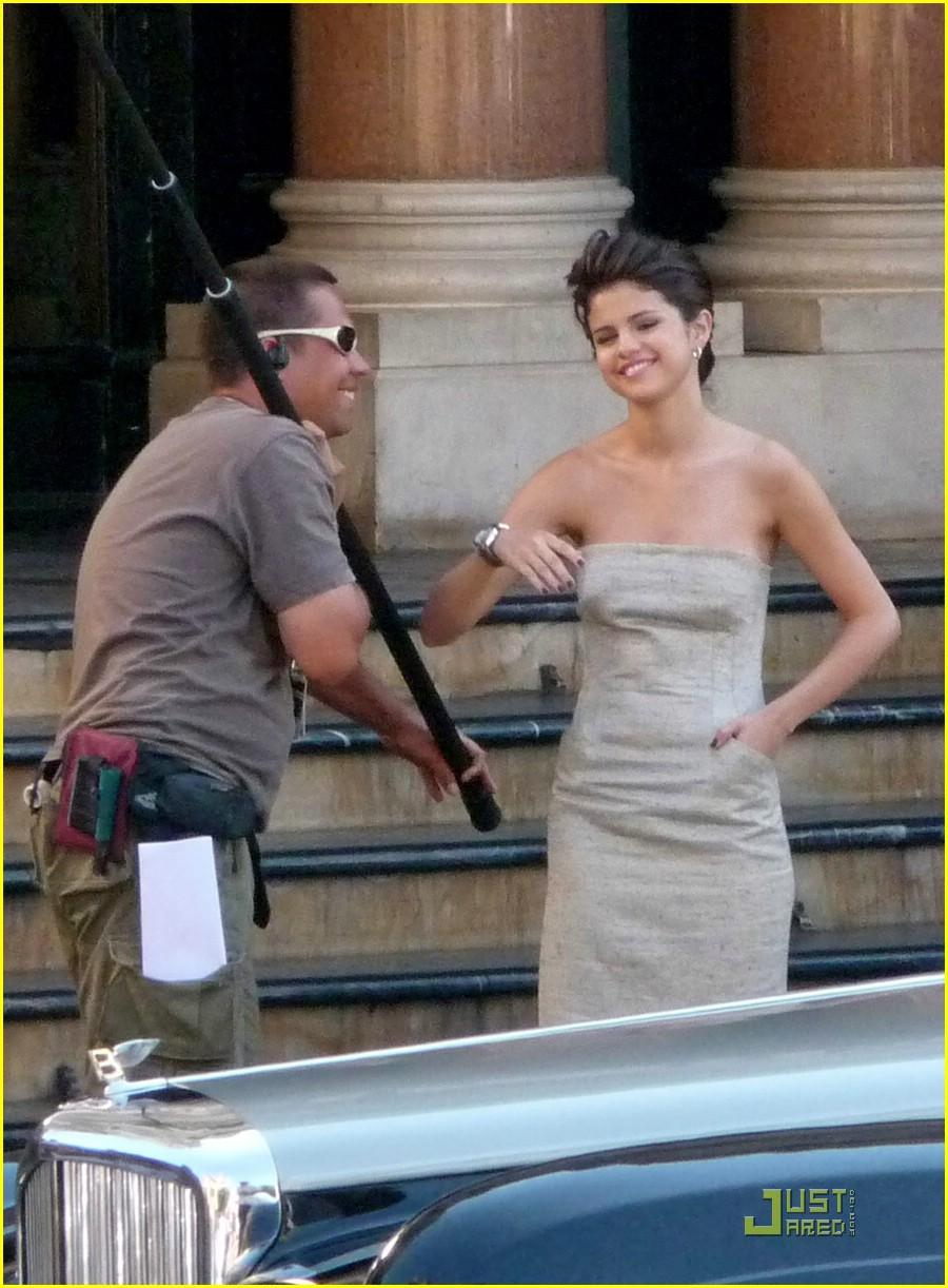 Selena Gomez: Hotel de Paris Pretty: Photo 376456. Selena