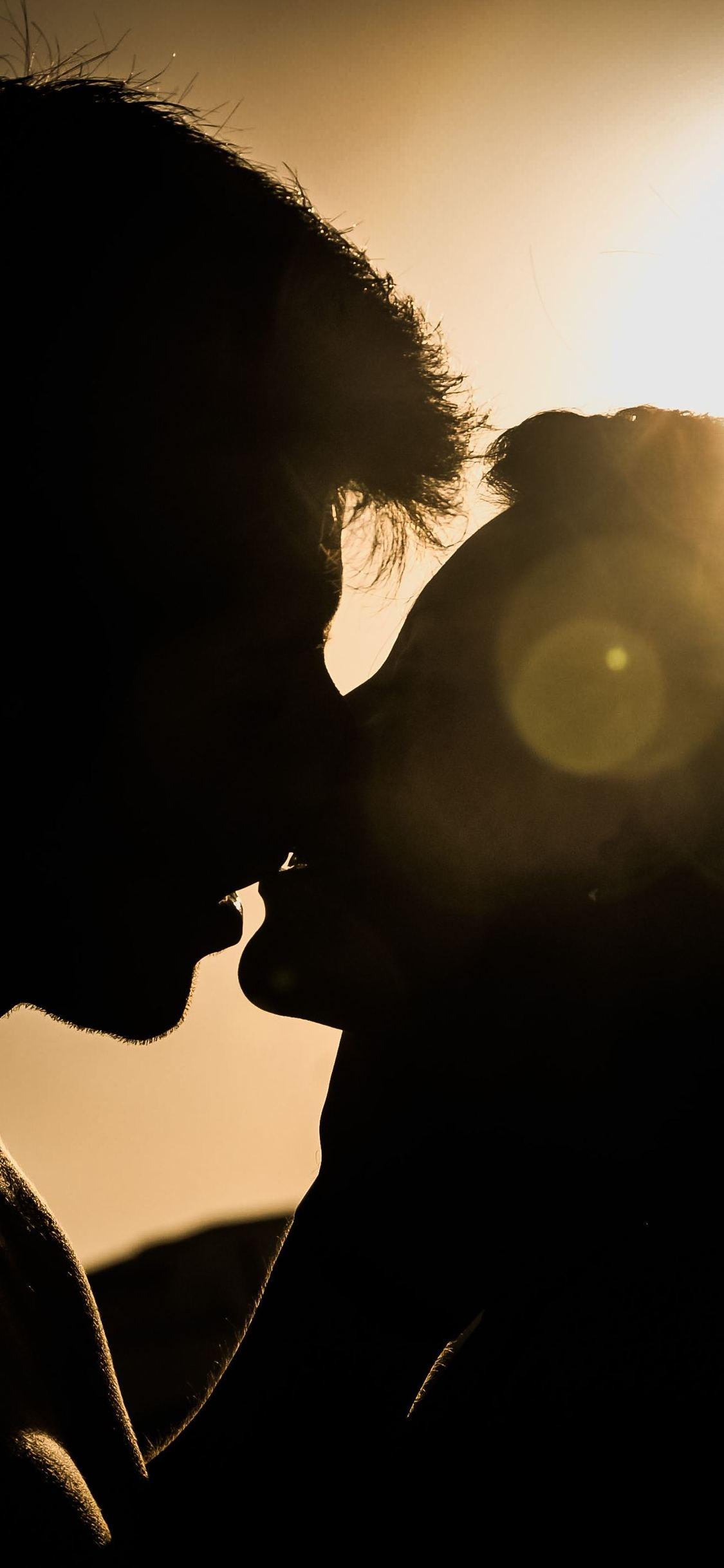 Romantic Couple Kiss 4k iPhone XS, iPhone iPhone